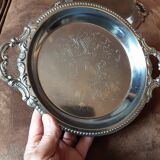Set of 2 metal dishes