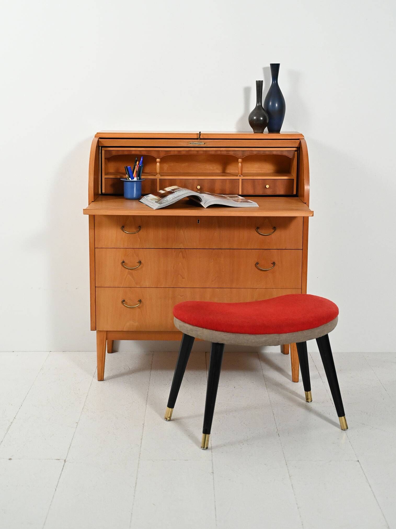 Secrétaire in Scandinavian birch with inlaid roll-top