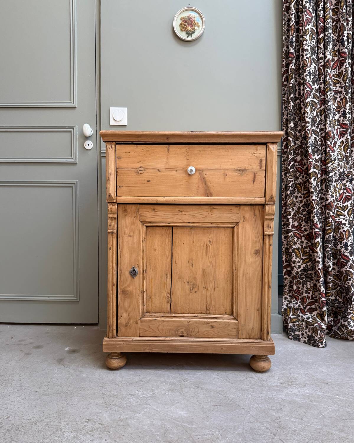 English jam cupboard in solid pine (renovated)