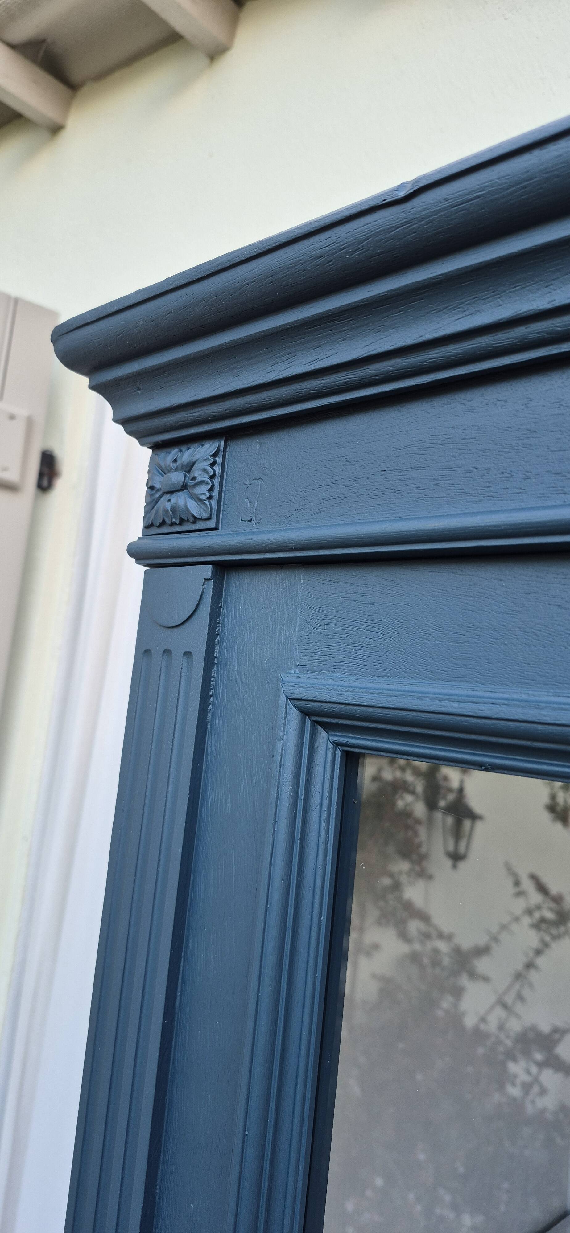 Glass-fronted dresser