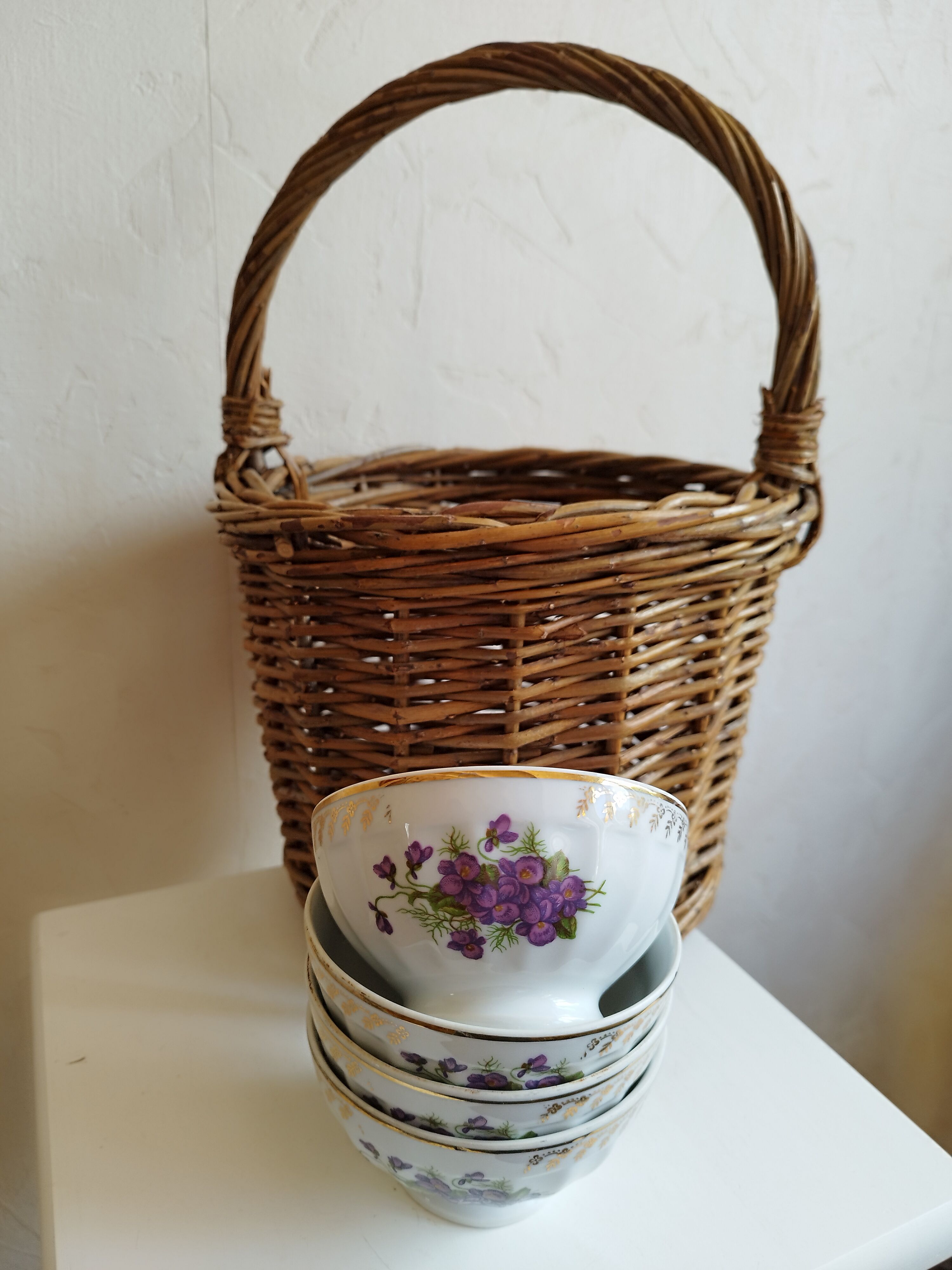 Set of 4 porcelain bowls