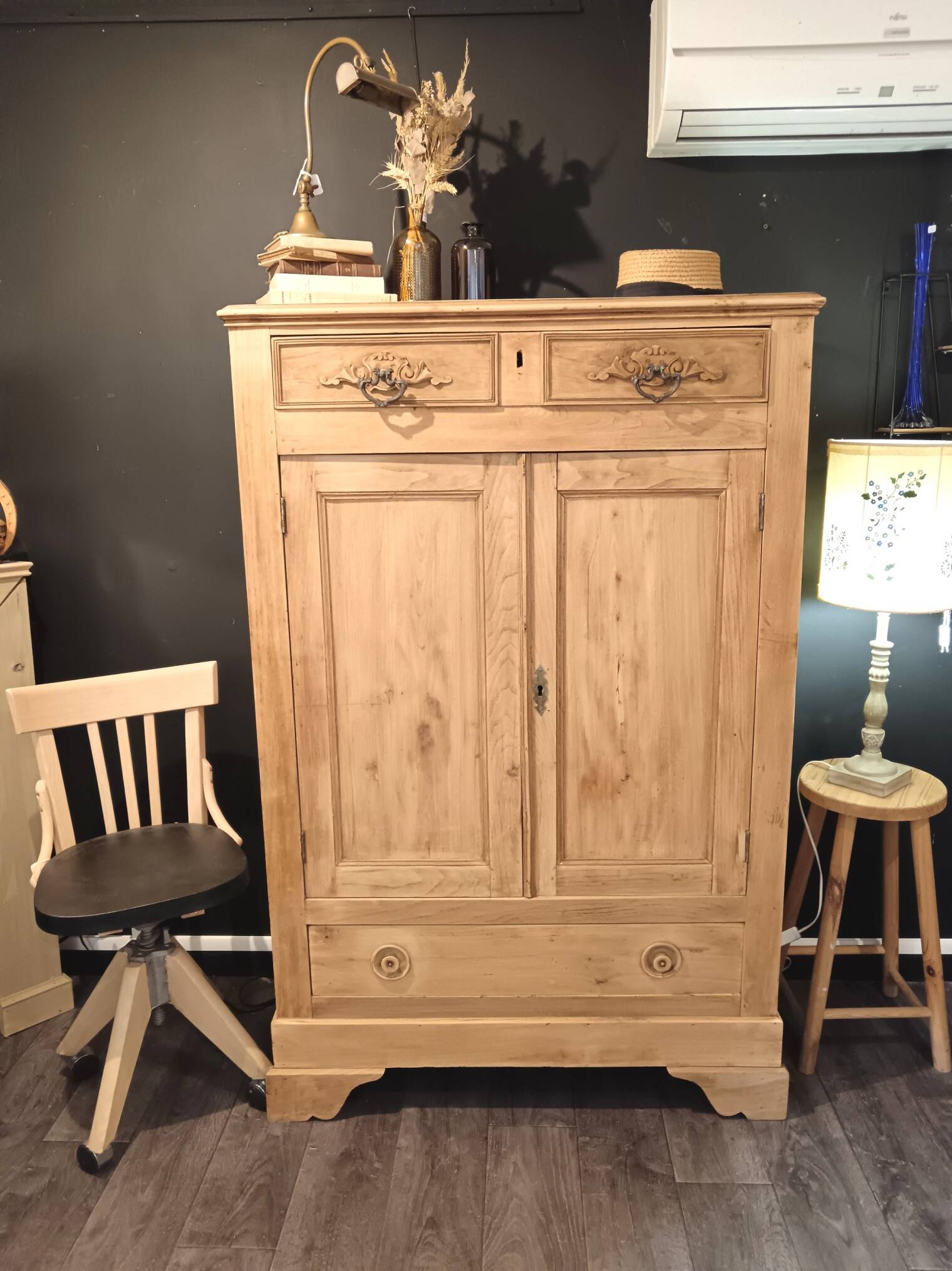 Parisian sideboard in raw wood with 2 doors and 3 drawers
