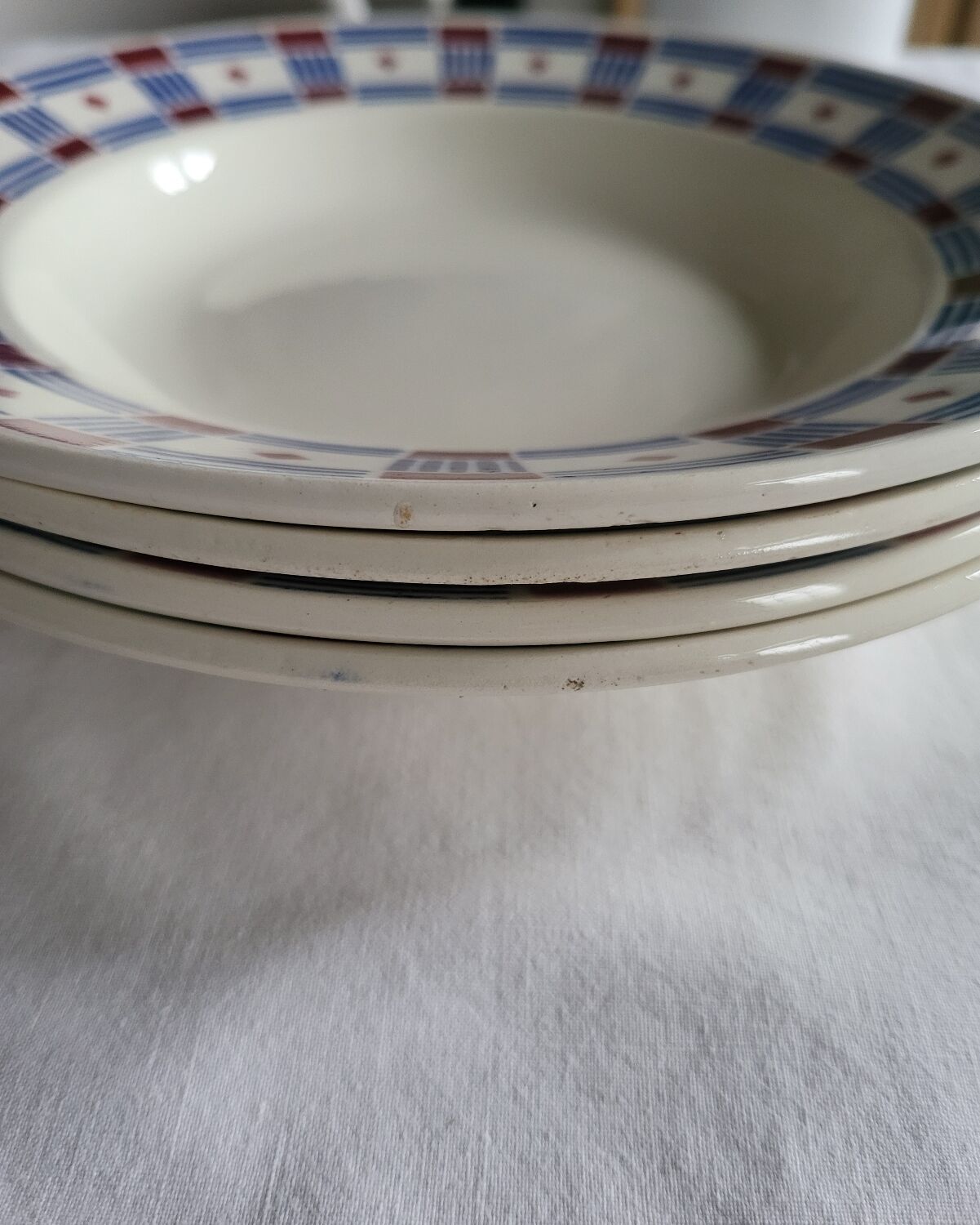 Set of 4 Vincennes earthenware soup plates, Paris.