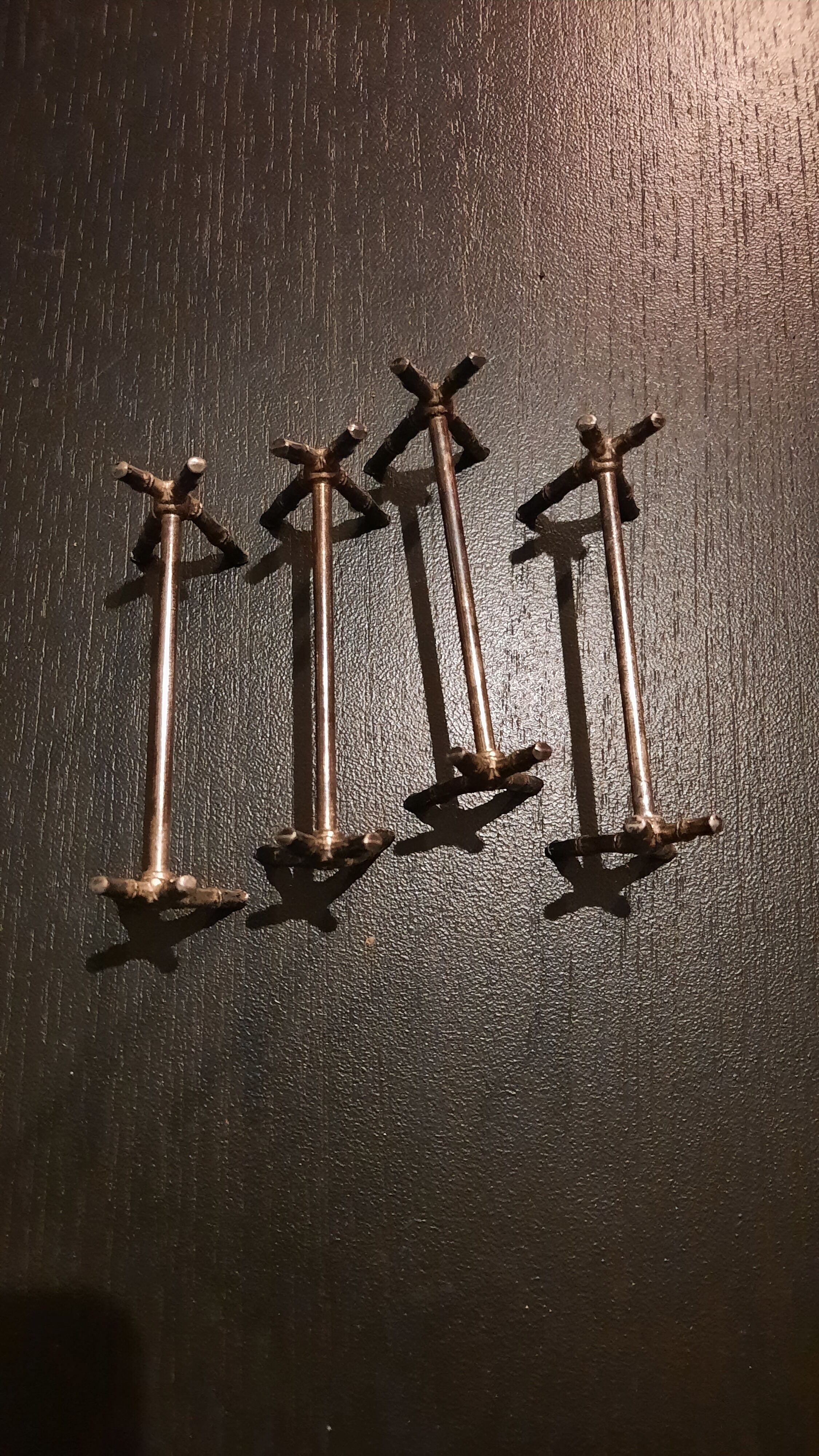 4 silver metal knife holders