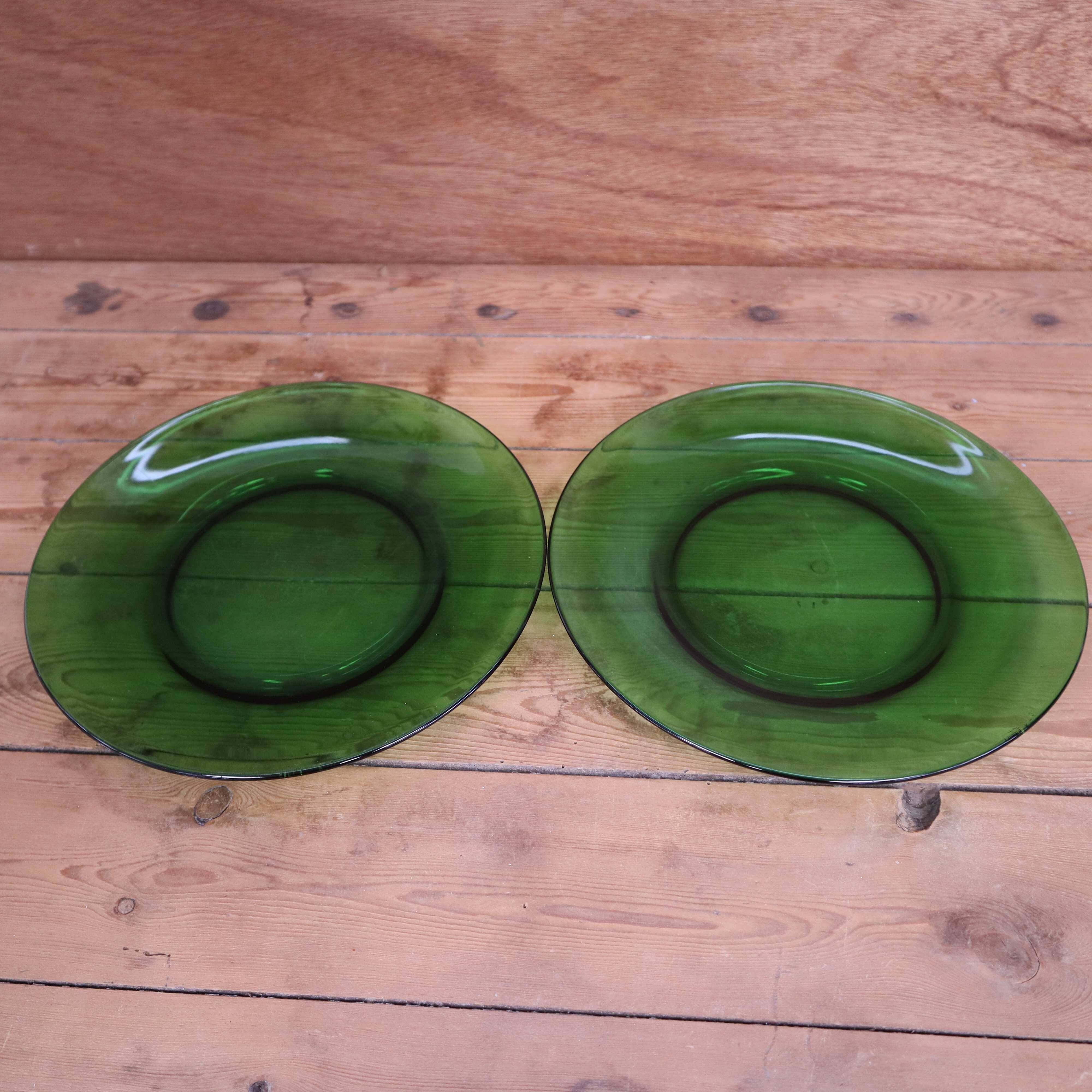 2 vintage green flat plates in tempered glass Vereco France
