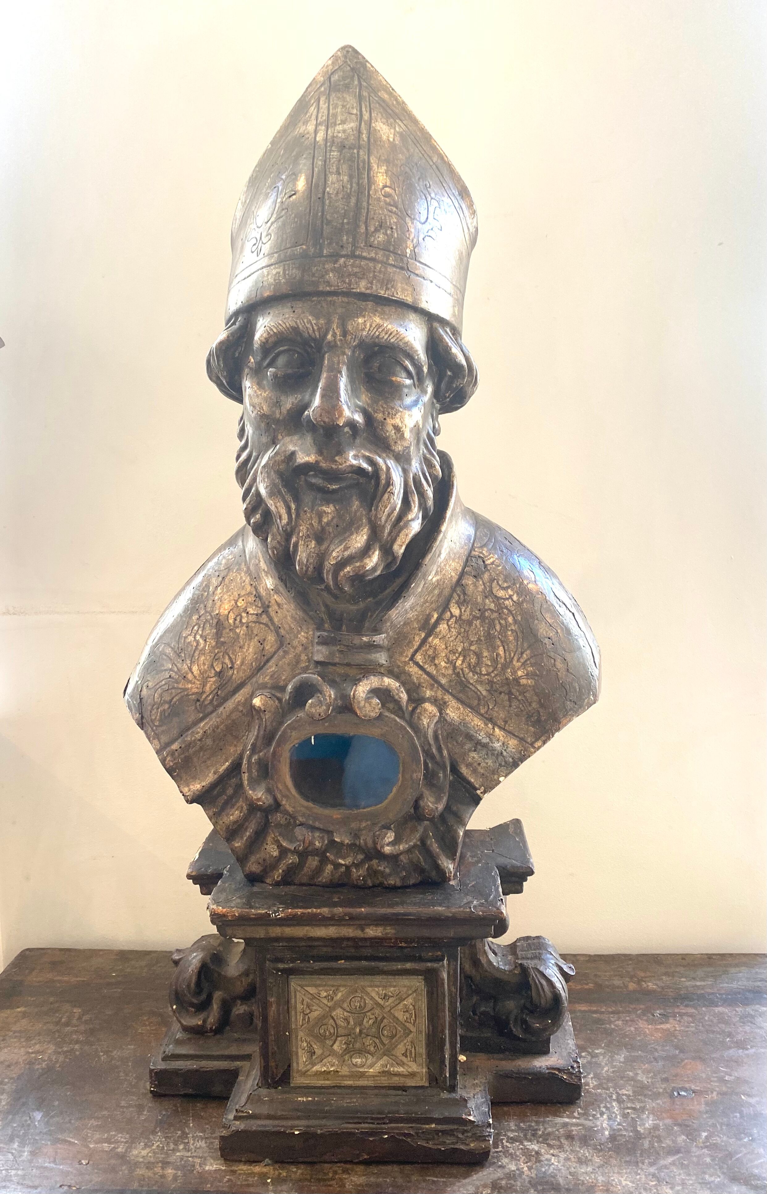 Bust of bishop in reliquary in silver wood xviith