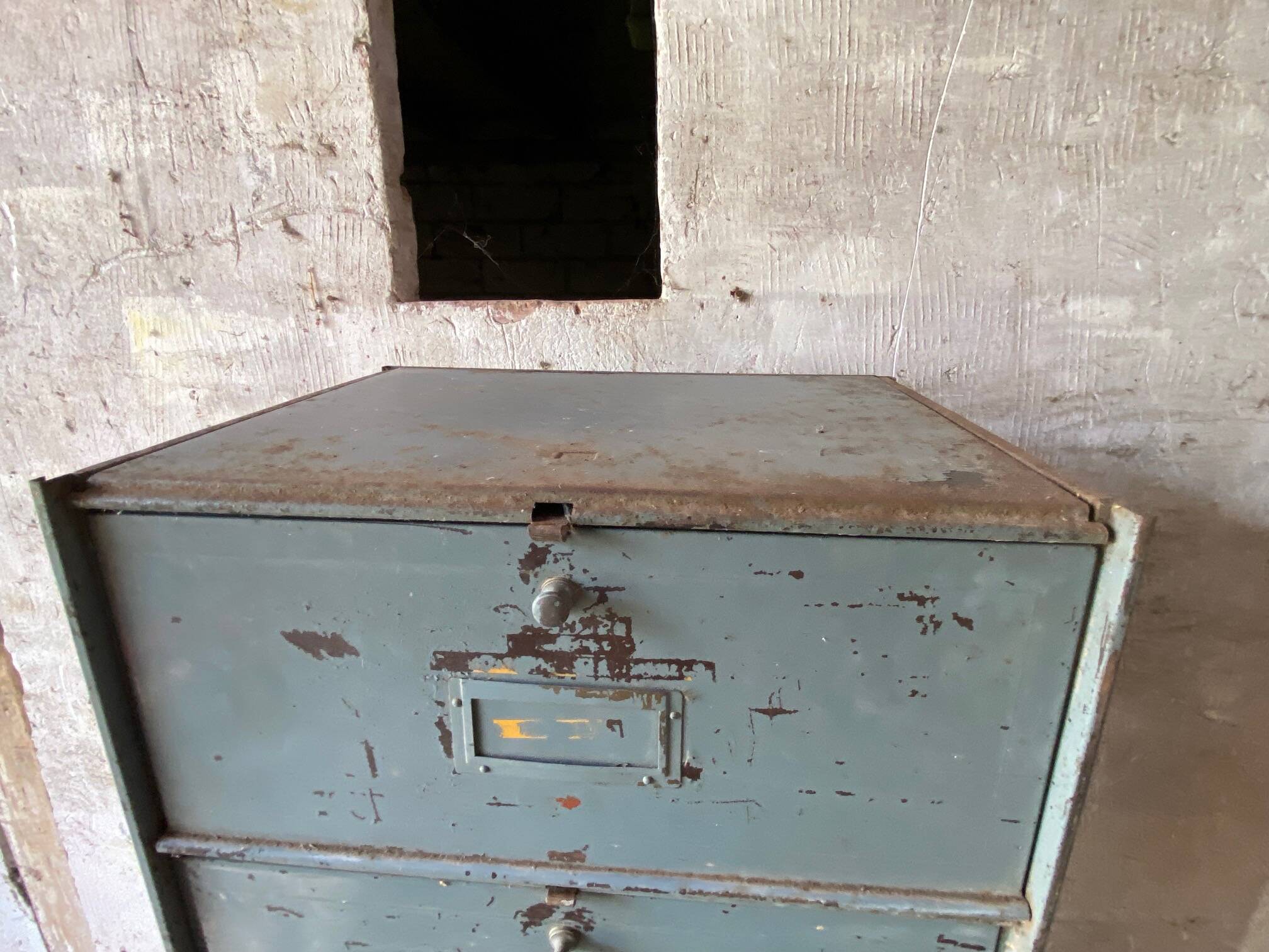 Cabinet with 10 valves roneo industrial metal 1950 n2