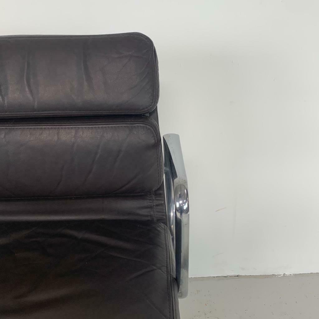 Fauteuil Eames pour Herman Miller Pad Group Chair