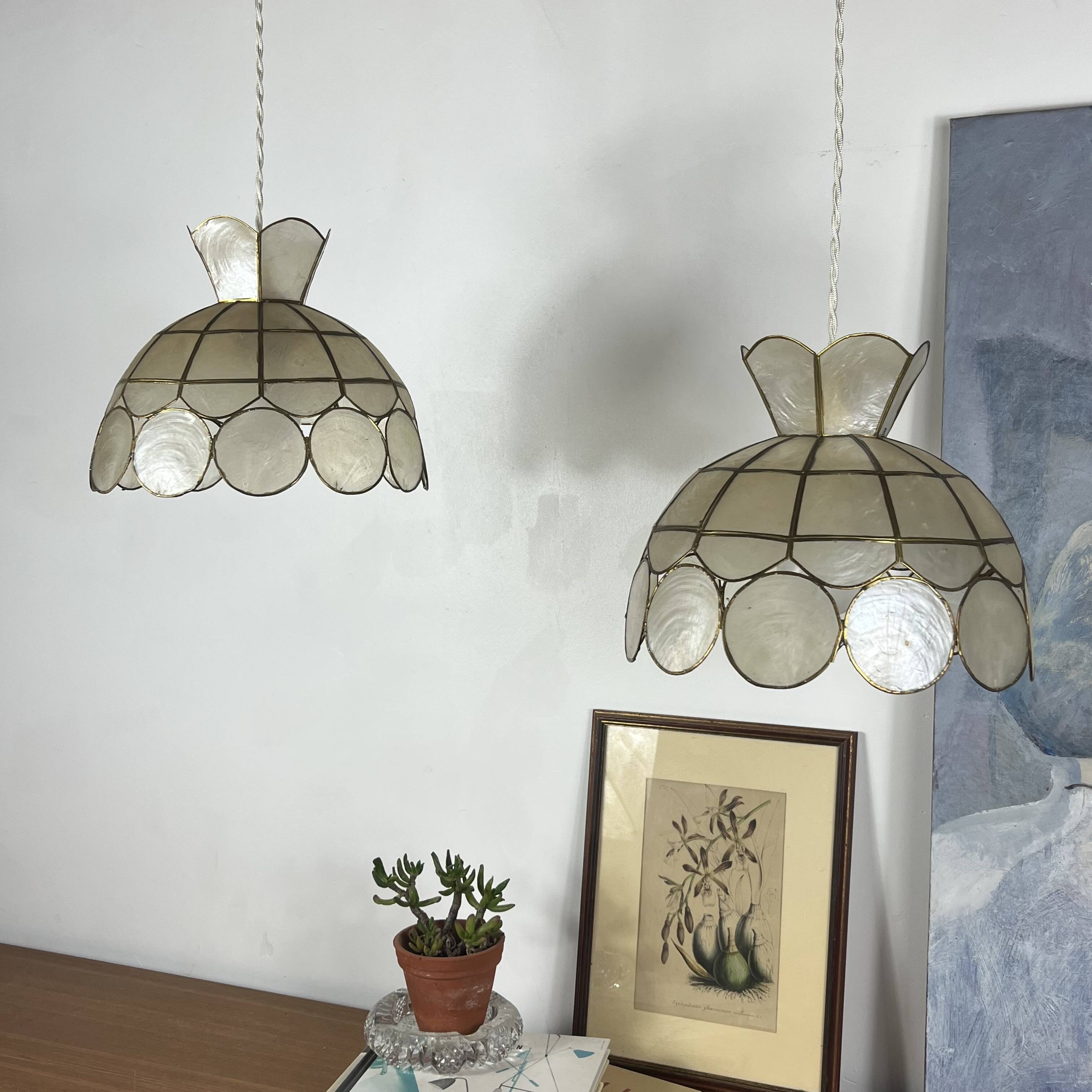 Paire de suspensions lustres en nacre capiz 1950