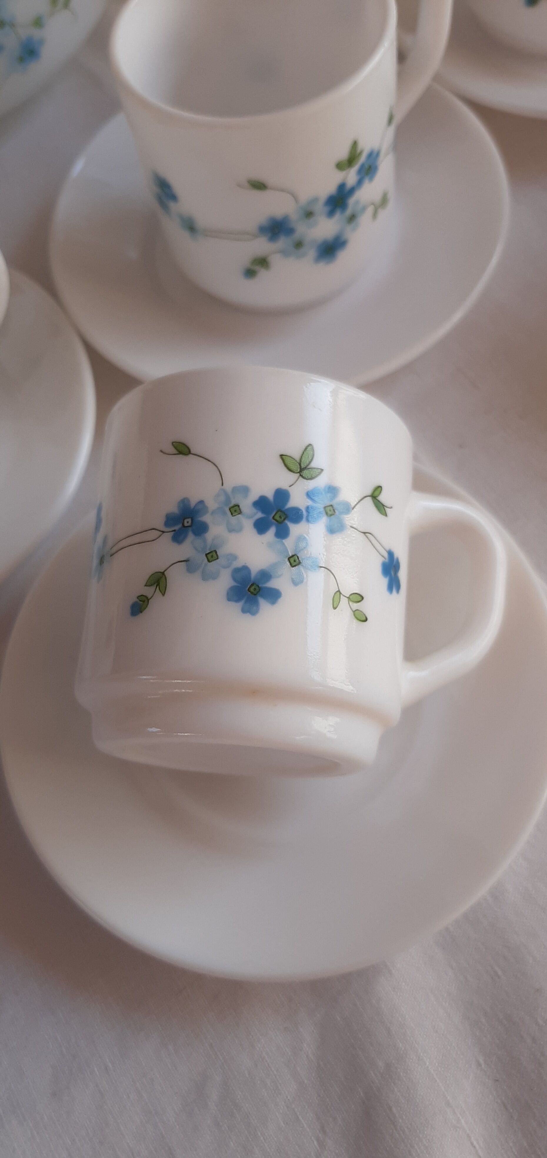 Coffee pot and forget-me-not cups