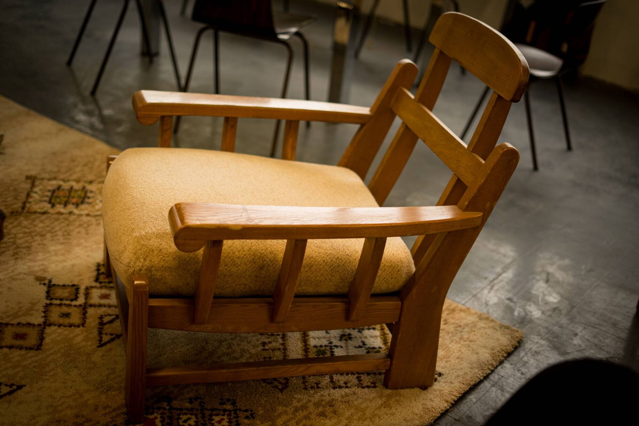 Fauteuils en orme édité par Maison Regain 1980