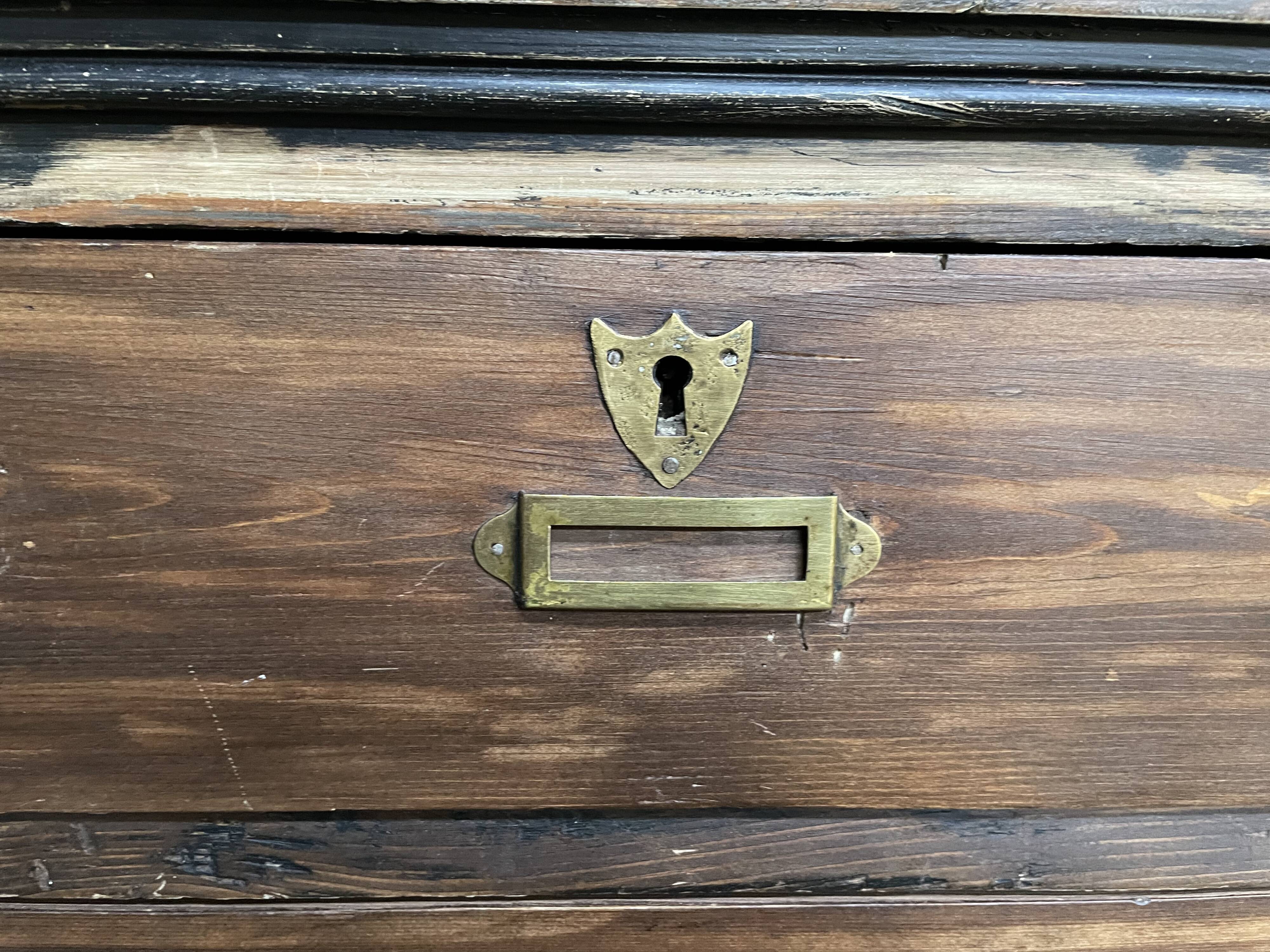 Chiffonnier in fir 19th