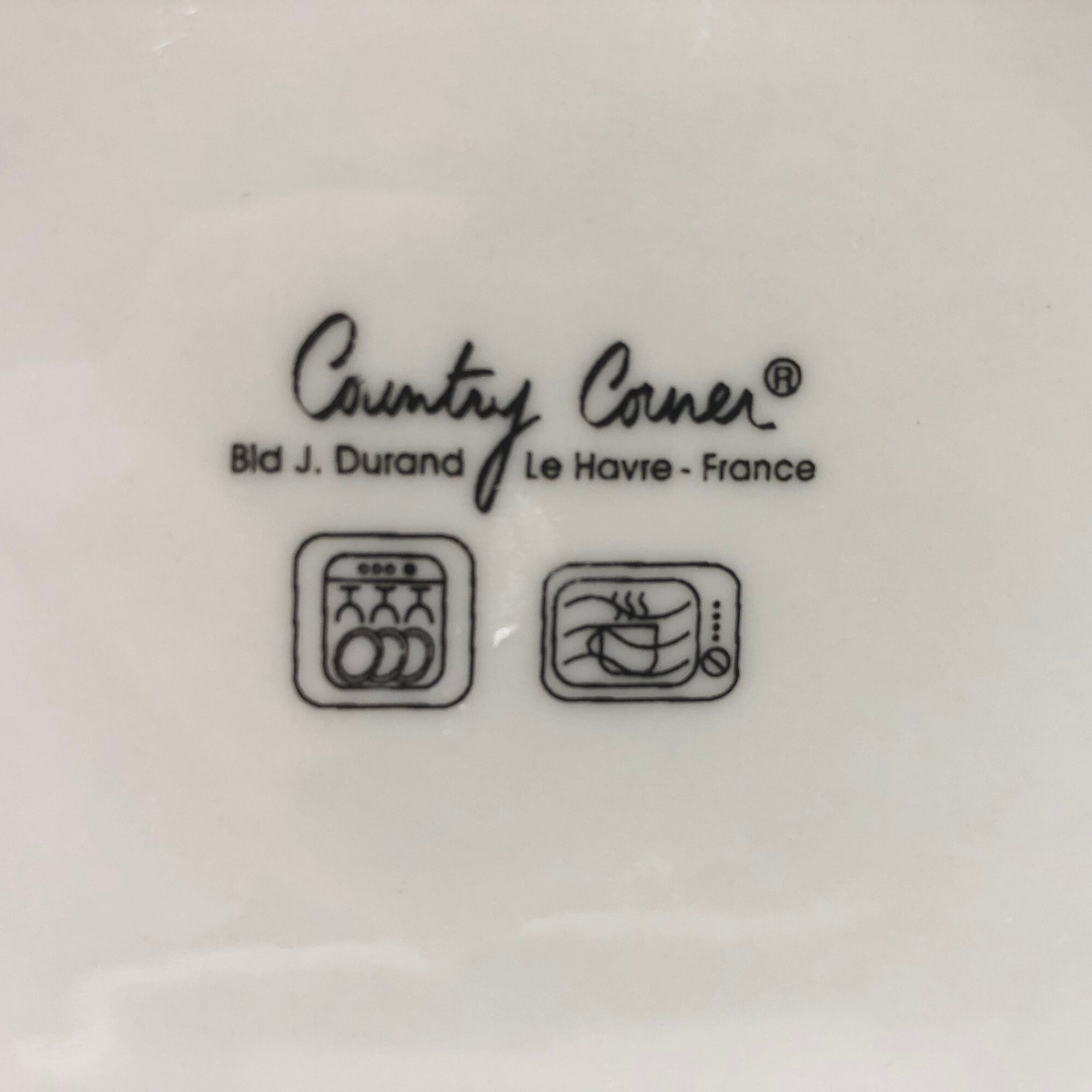 Series of 6 mismatched dessert plates.