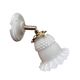 Applique murale en opaline blanche