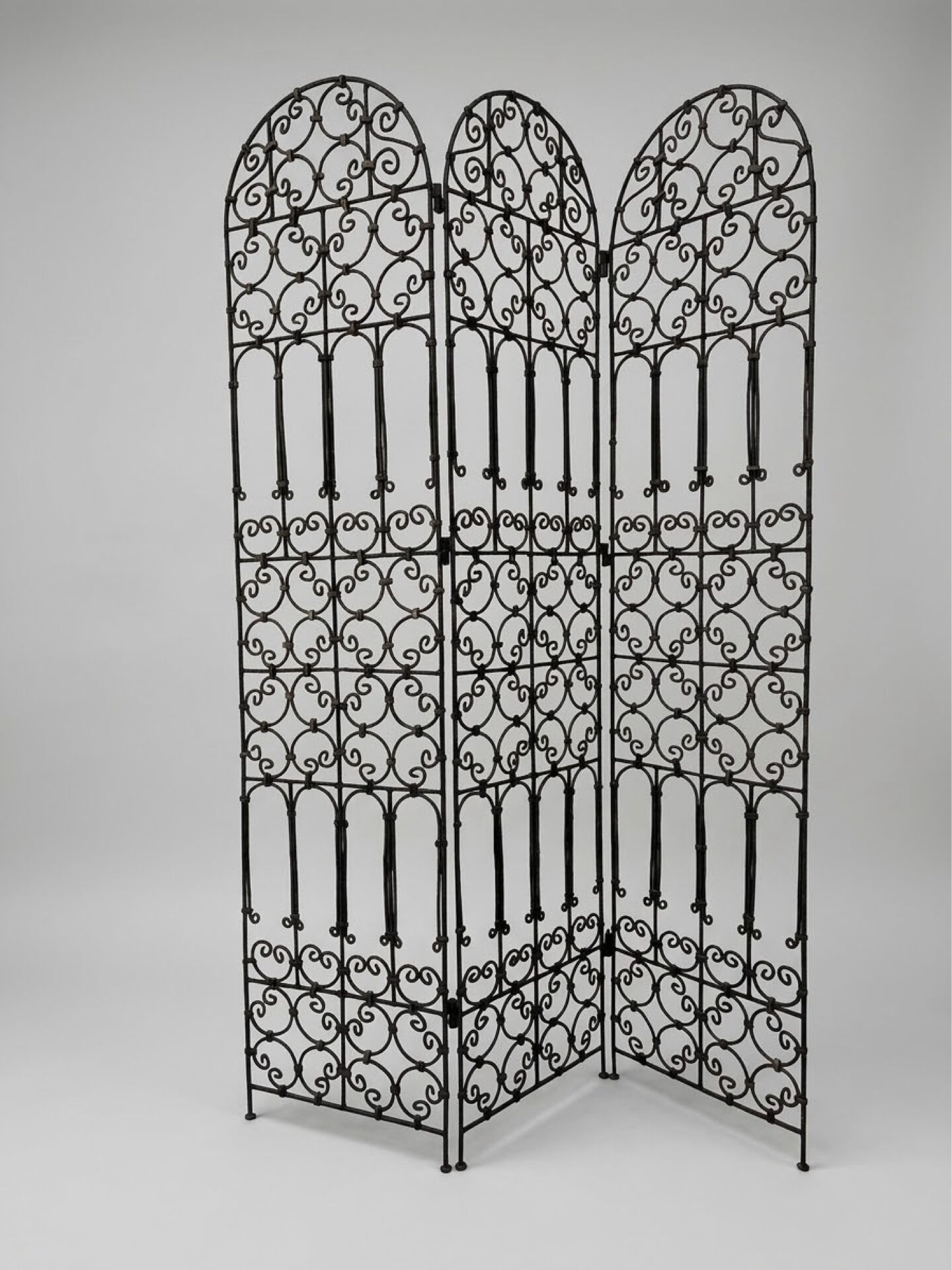 Antique screen