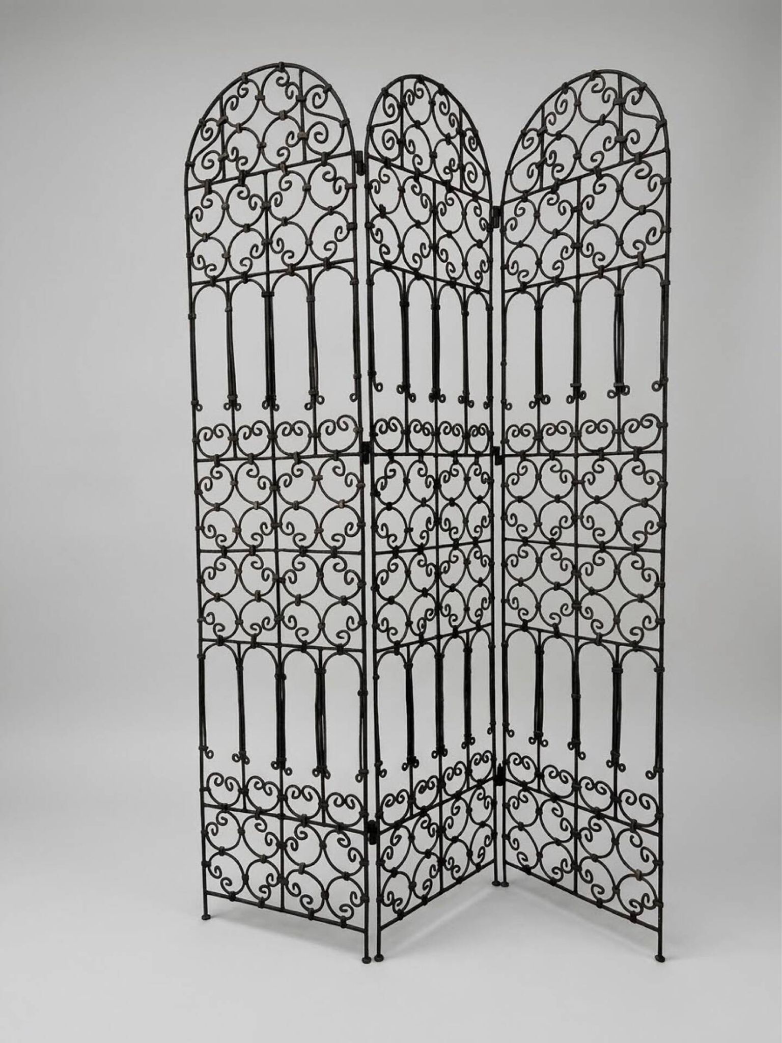 Antique screen