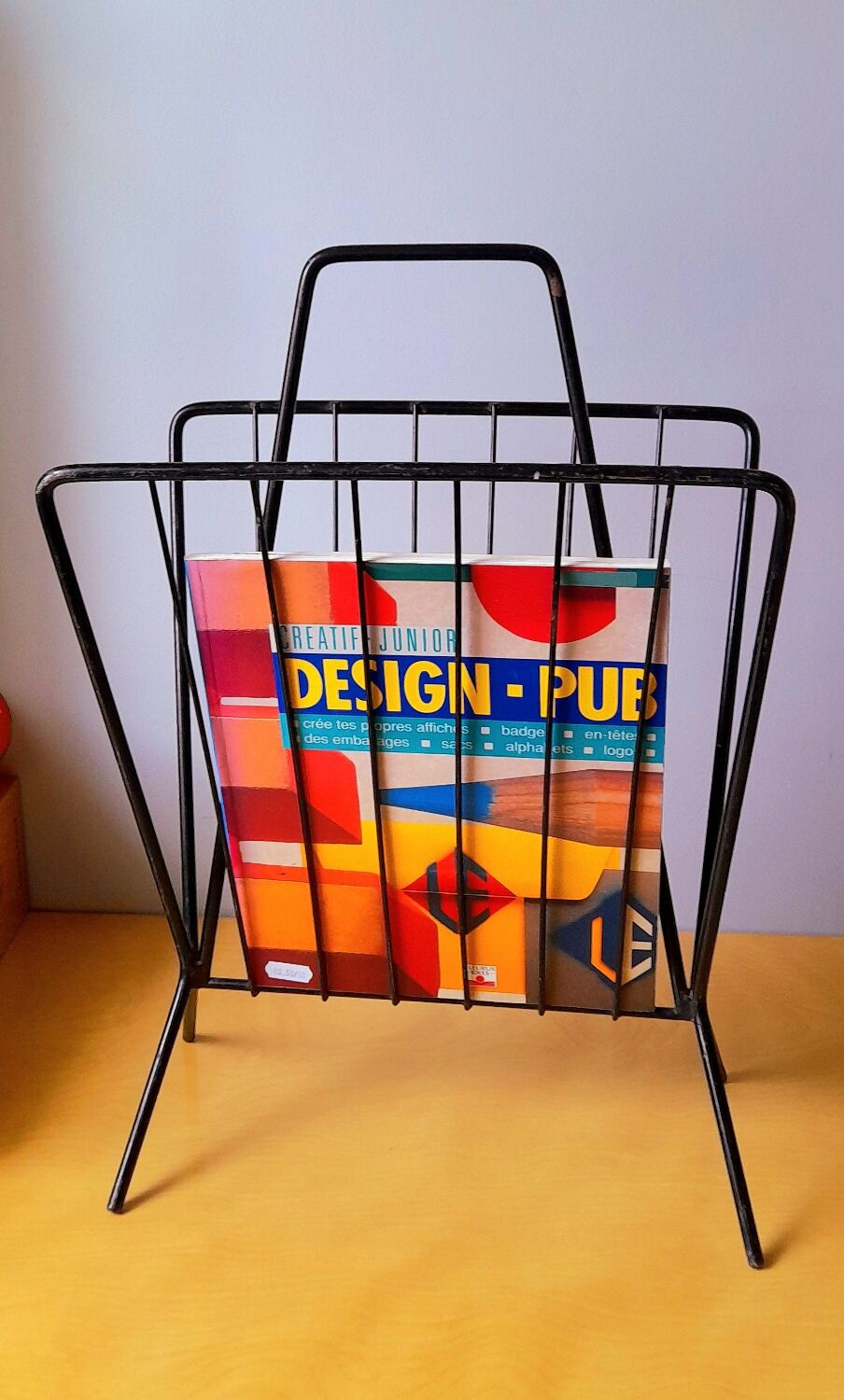 Metal magazine holder