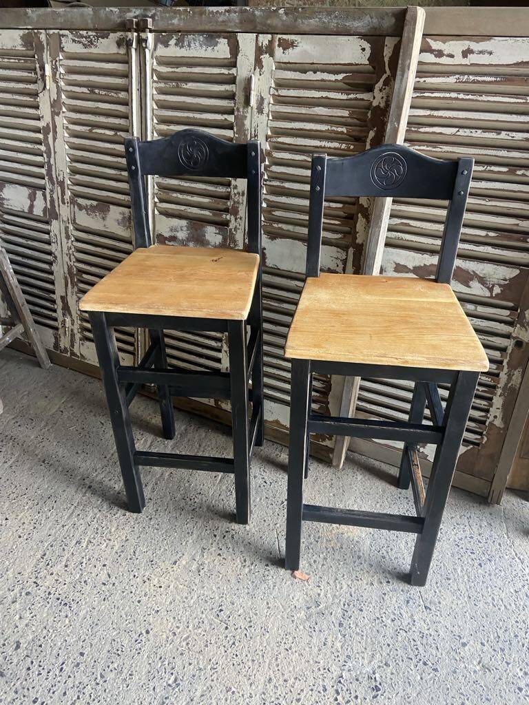 2 wooden bar stools