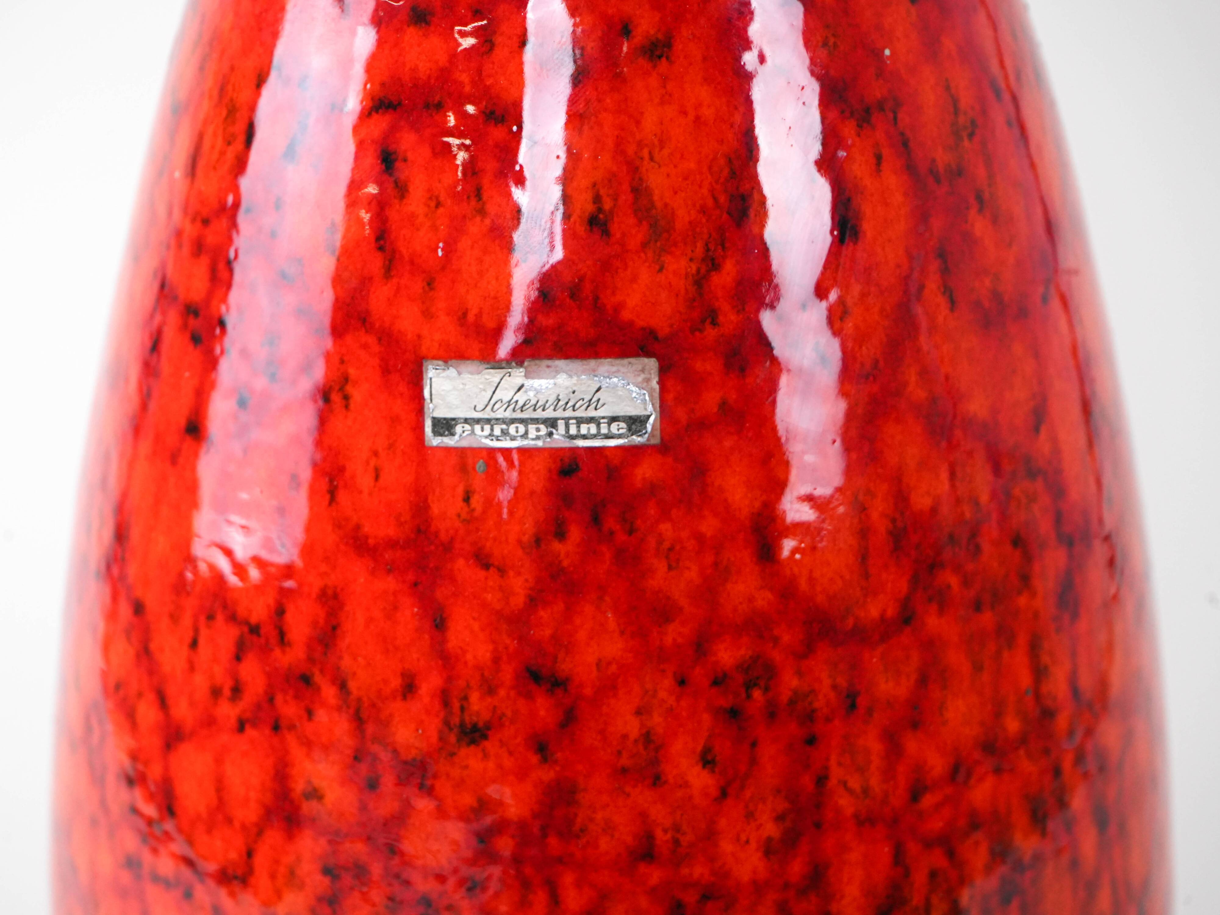 Vase en céramique rouge, design allemand, années 1960, fabriqué par Scheurich.