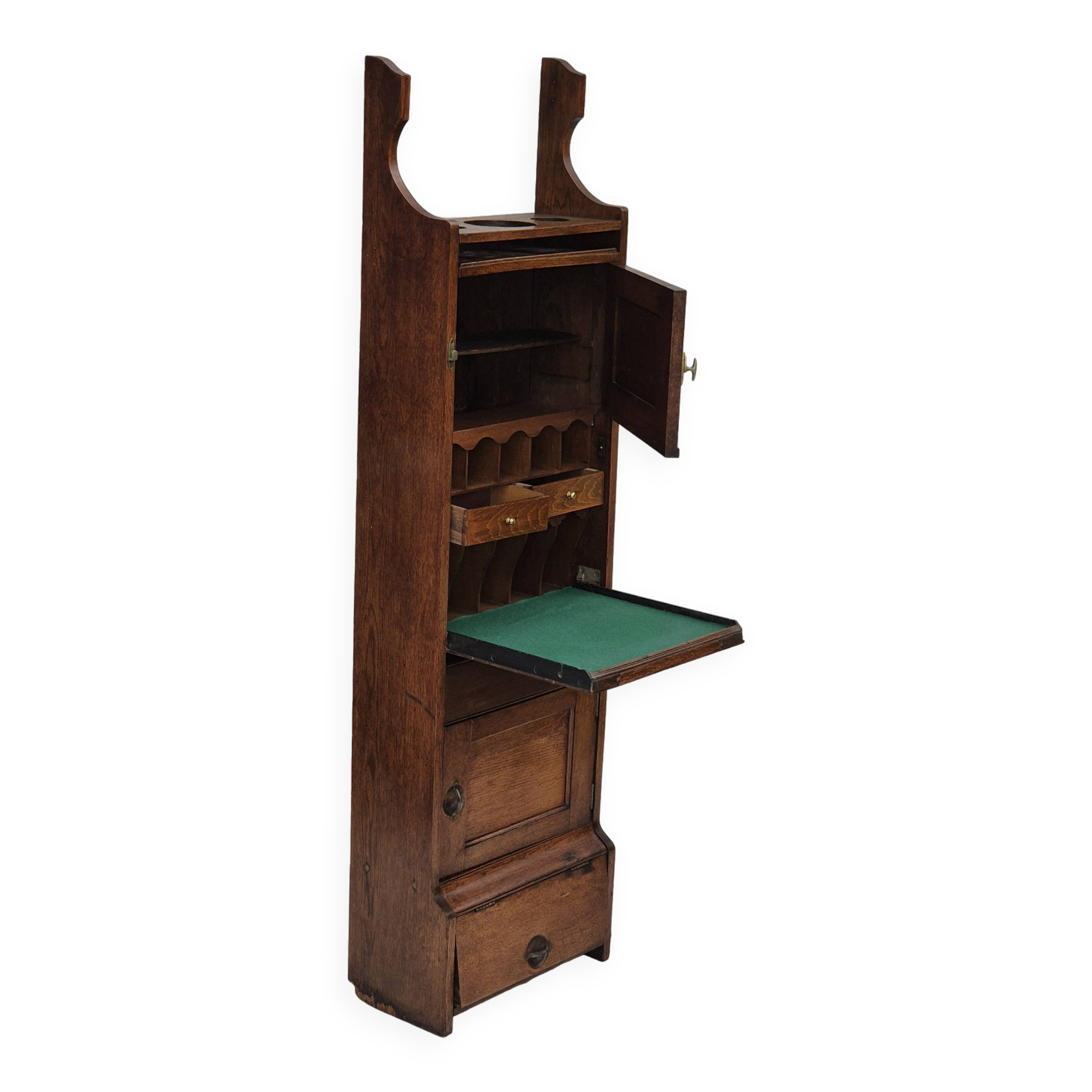 Armoire murale, bon état d'origine, bois de chêne, années 50, design scandinave