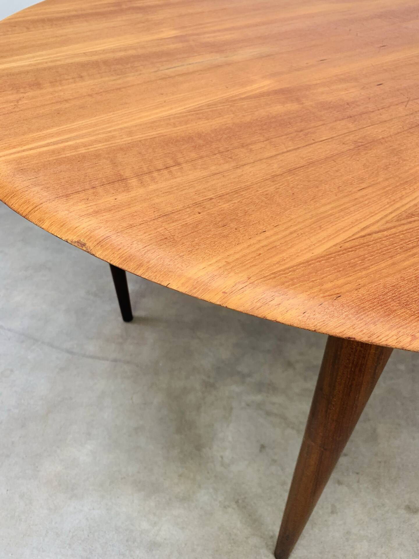 Table ronde scandinave en teck, 1960