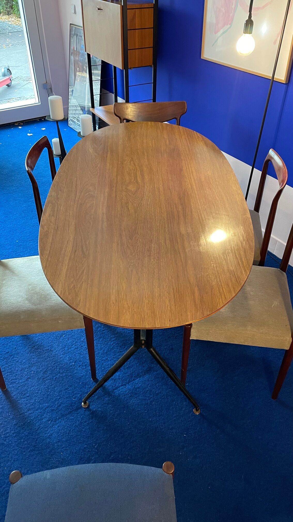 Italian oval dining table from the 60s