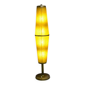 Lampadaire Totem des années 60 en méthacrylate granité jaune.