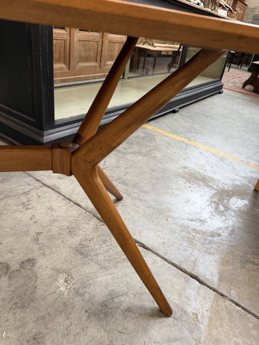 « Table hélicoptère » par E. Gomme pour G-Plan