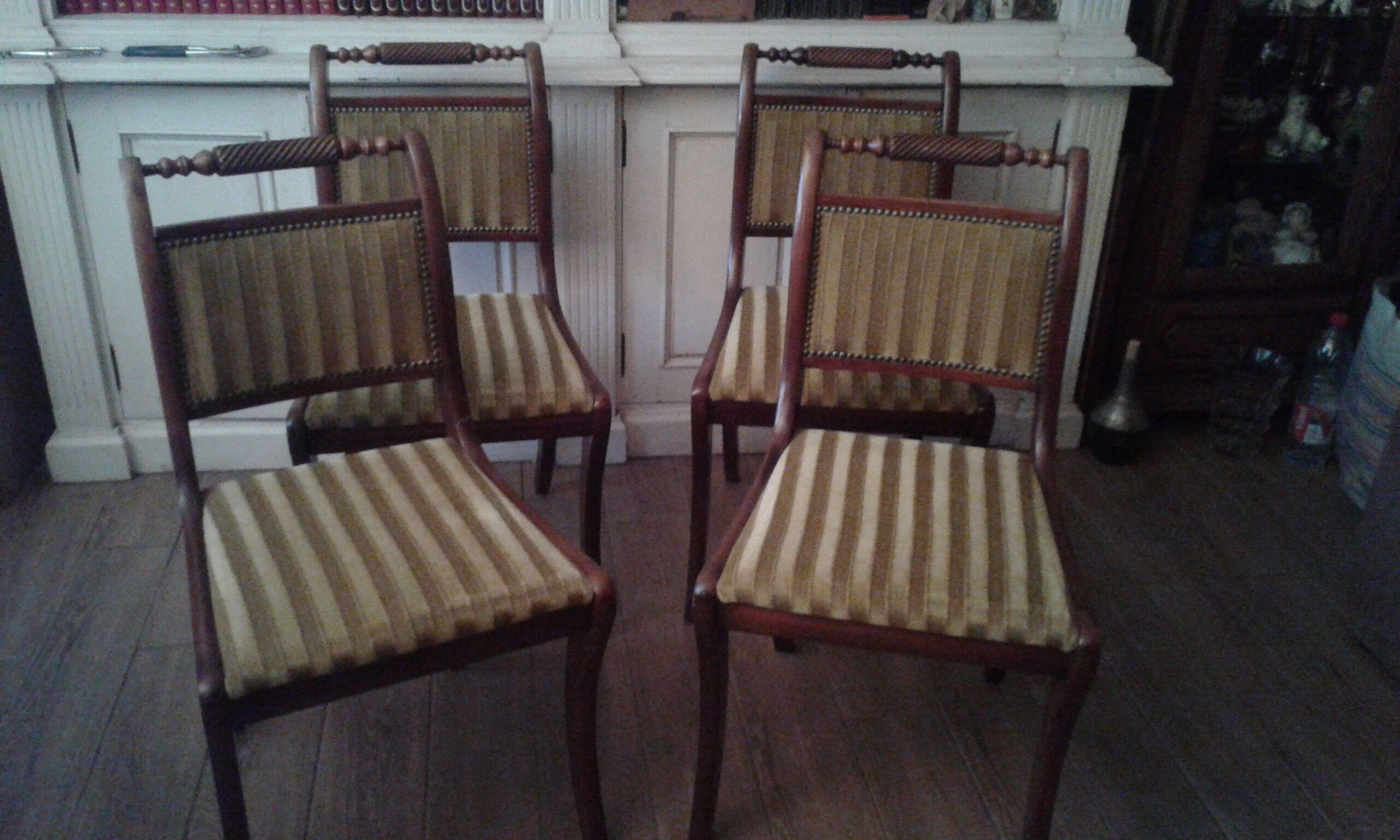 Dining room's table and 4 chairs, english style
