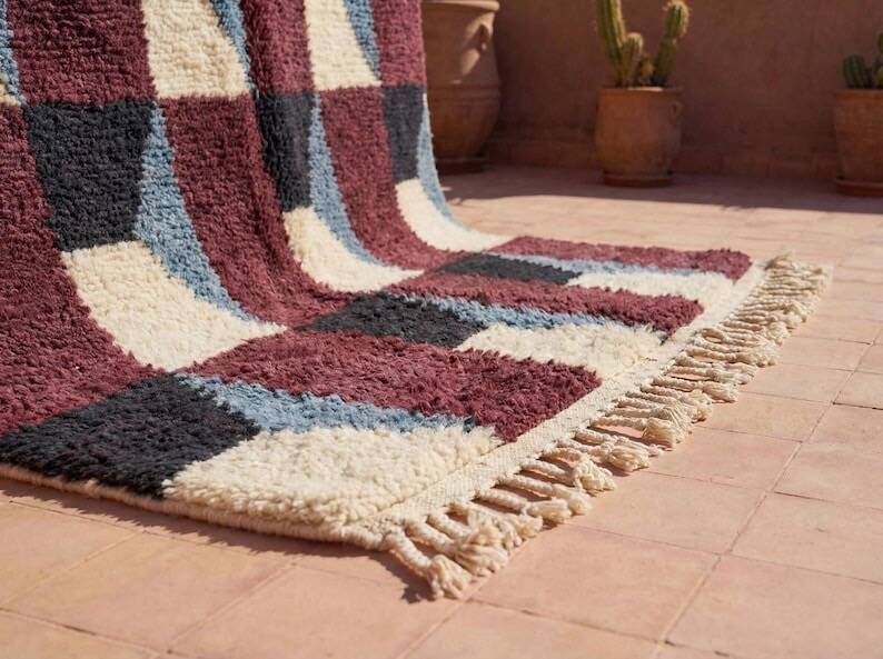 Handwoven natural wool rug, size 200/300 cm.