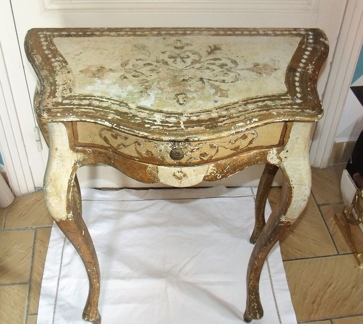 Venetian console