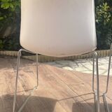 Set of 4 white Catifa Arper chairs