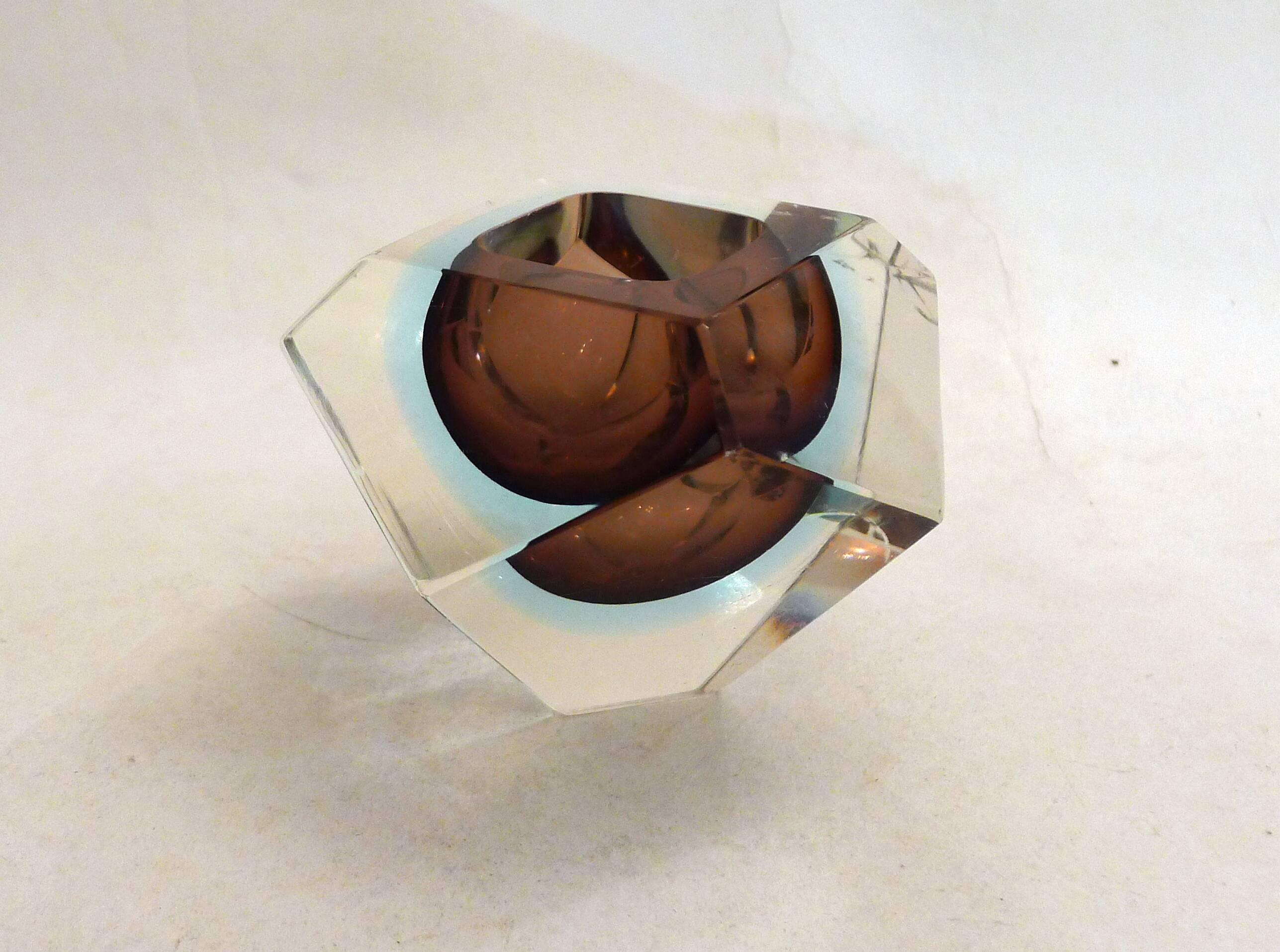 Sommerso faceted ashtray and pocket tray, made of Murano glass.