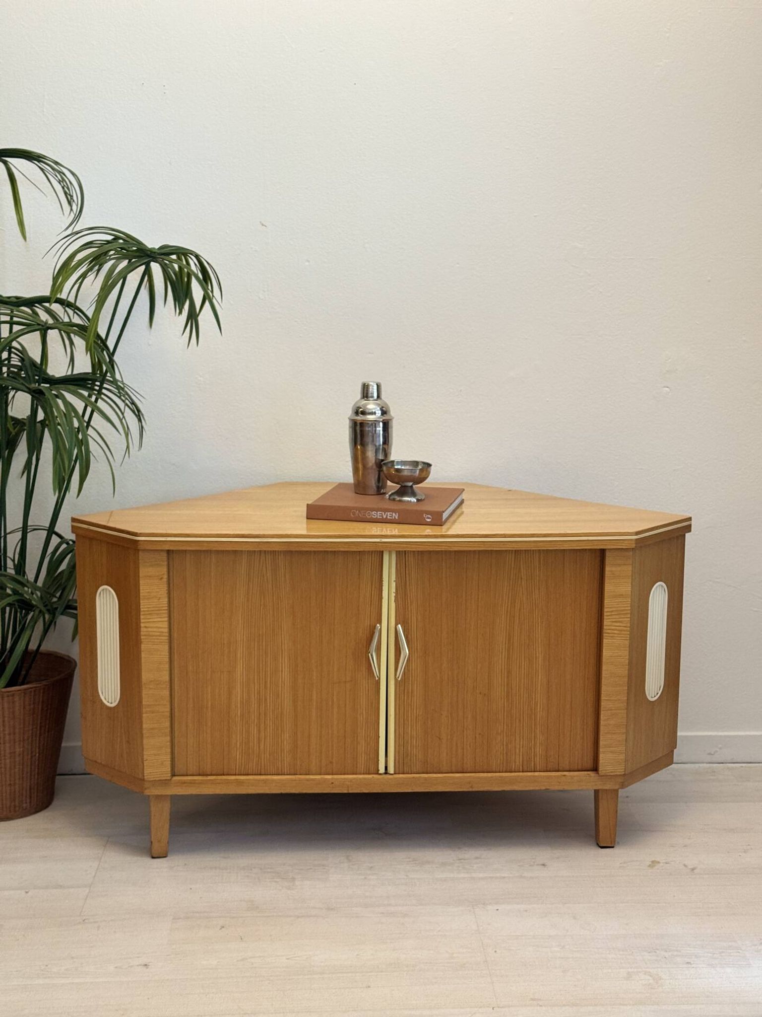 Cabinet de bar vintage « speakeasy »