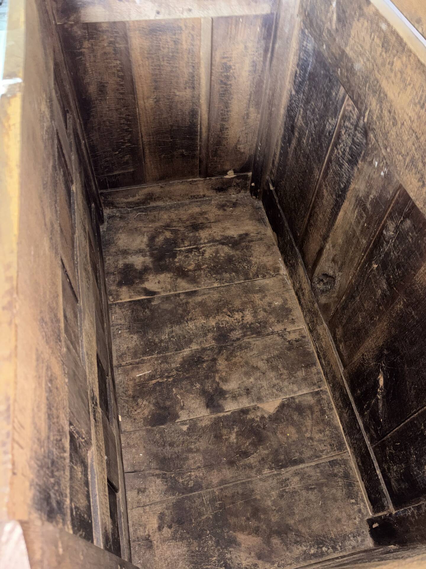 Antique oak chest from the 17th to 18th century.
