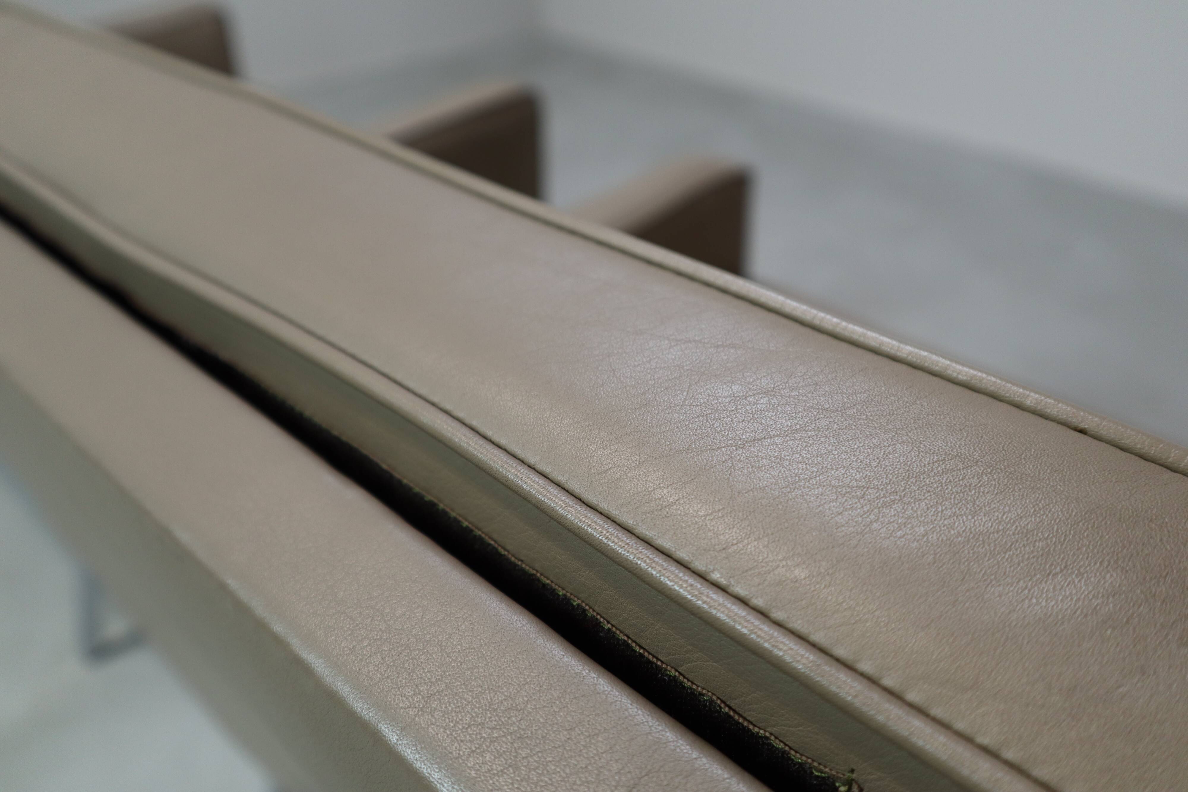 Florence Knoll lounge chairs model 65a for Knoll International.