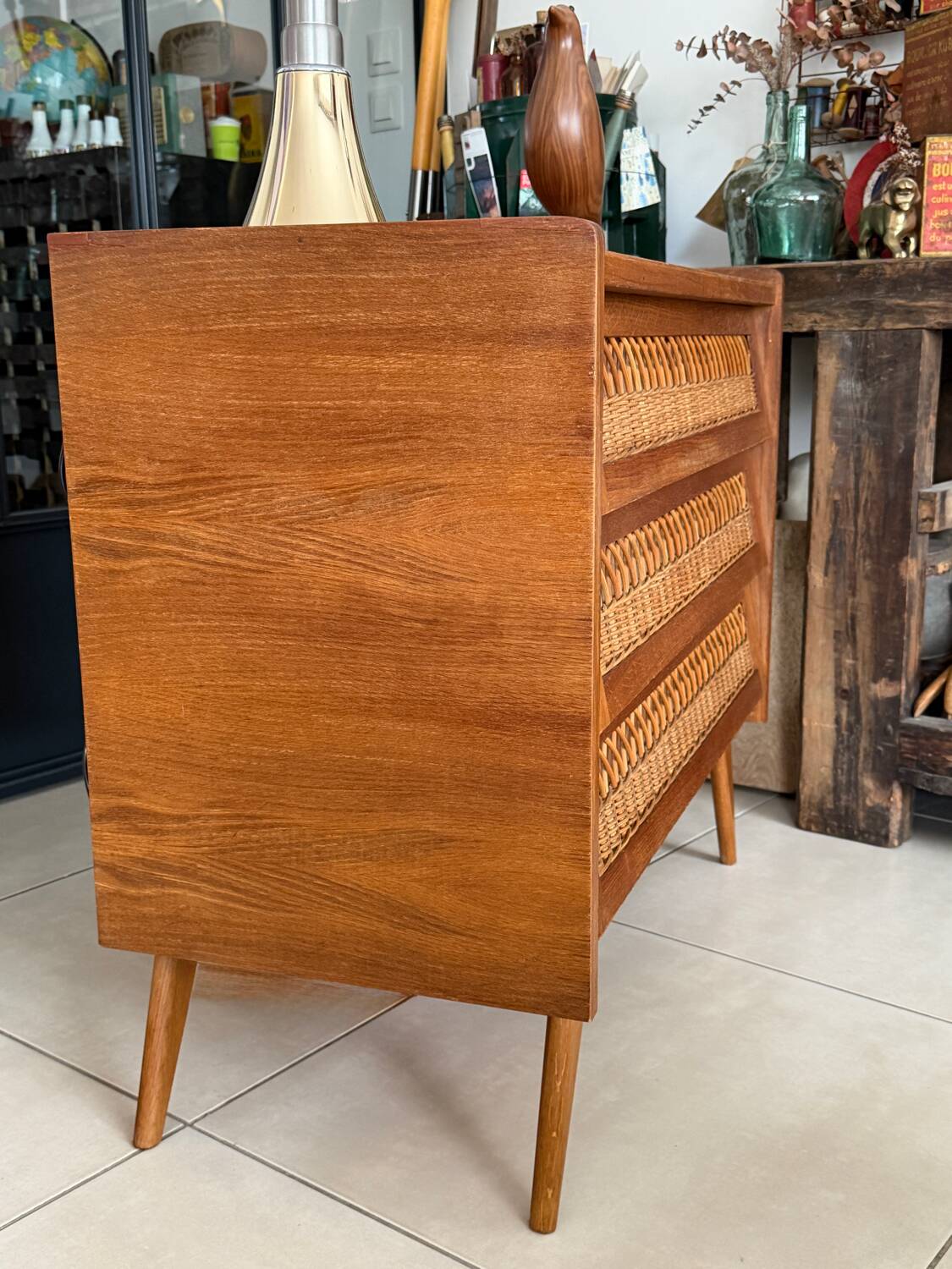Commode en bois et rotin vintage pieds compas