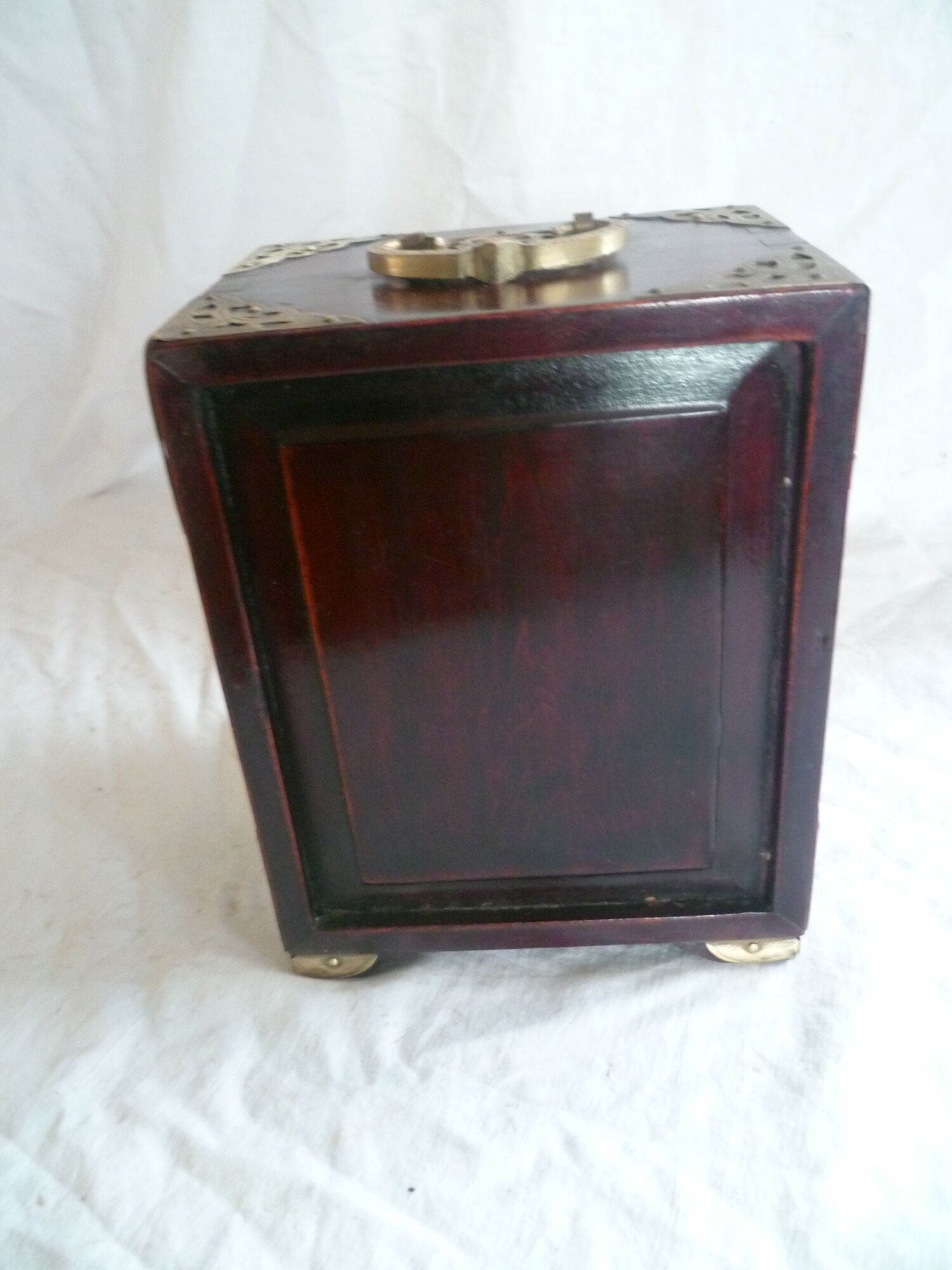 Mother-of-pearl wood jewelry box & chinoiserie brass