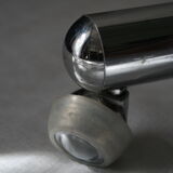 Table basse métal chromé et verre fumé Space Age