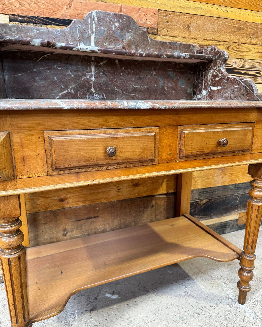 Ancienne console de toilette en merisier avec marbre