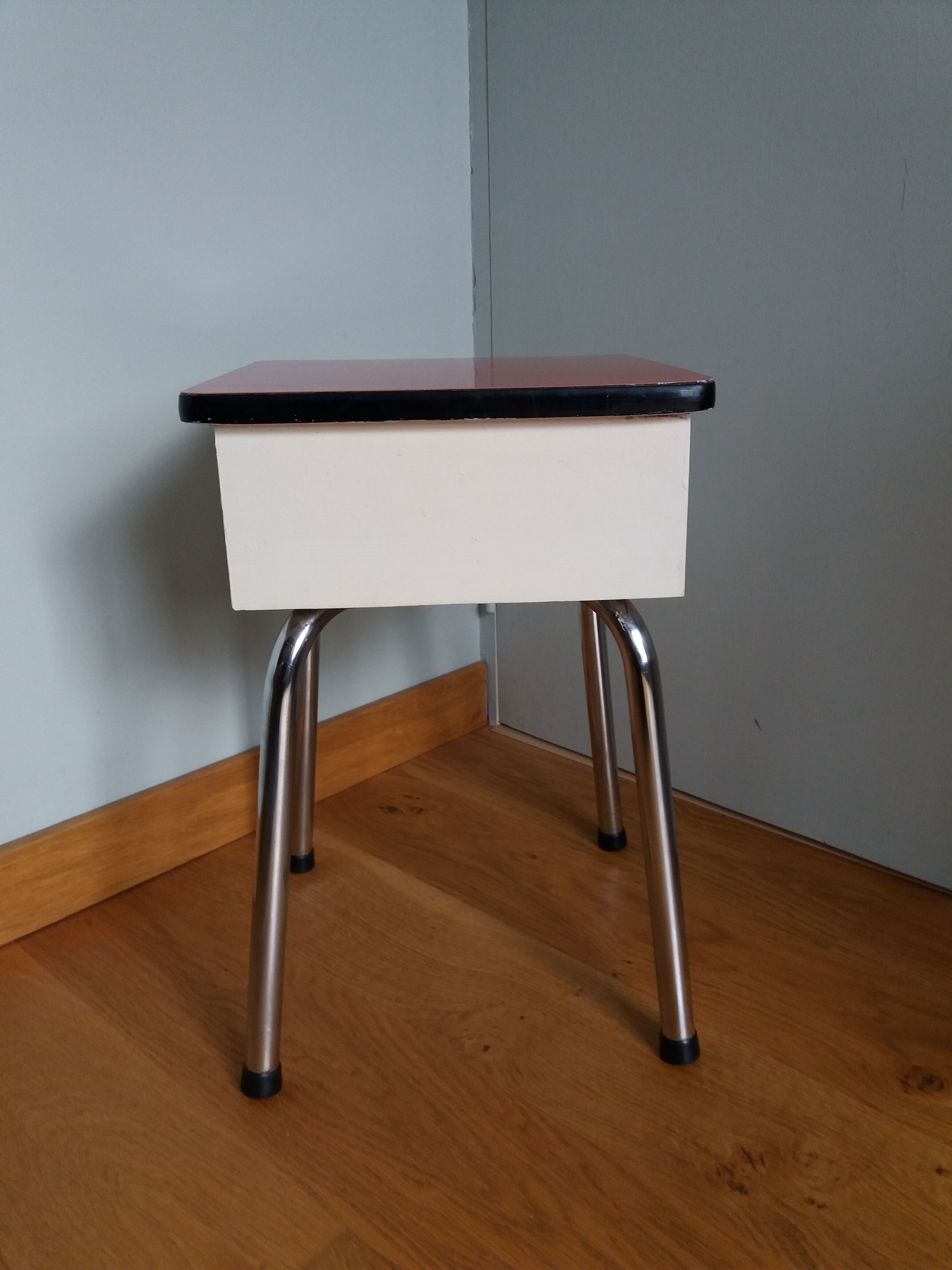 Stool shoeshine chest in formica and chromed metal