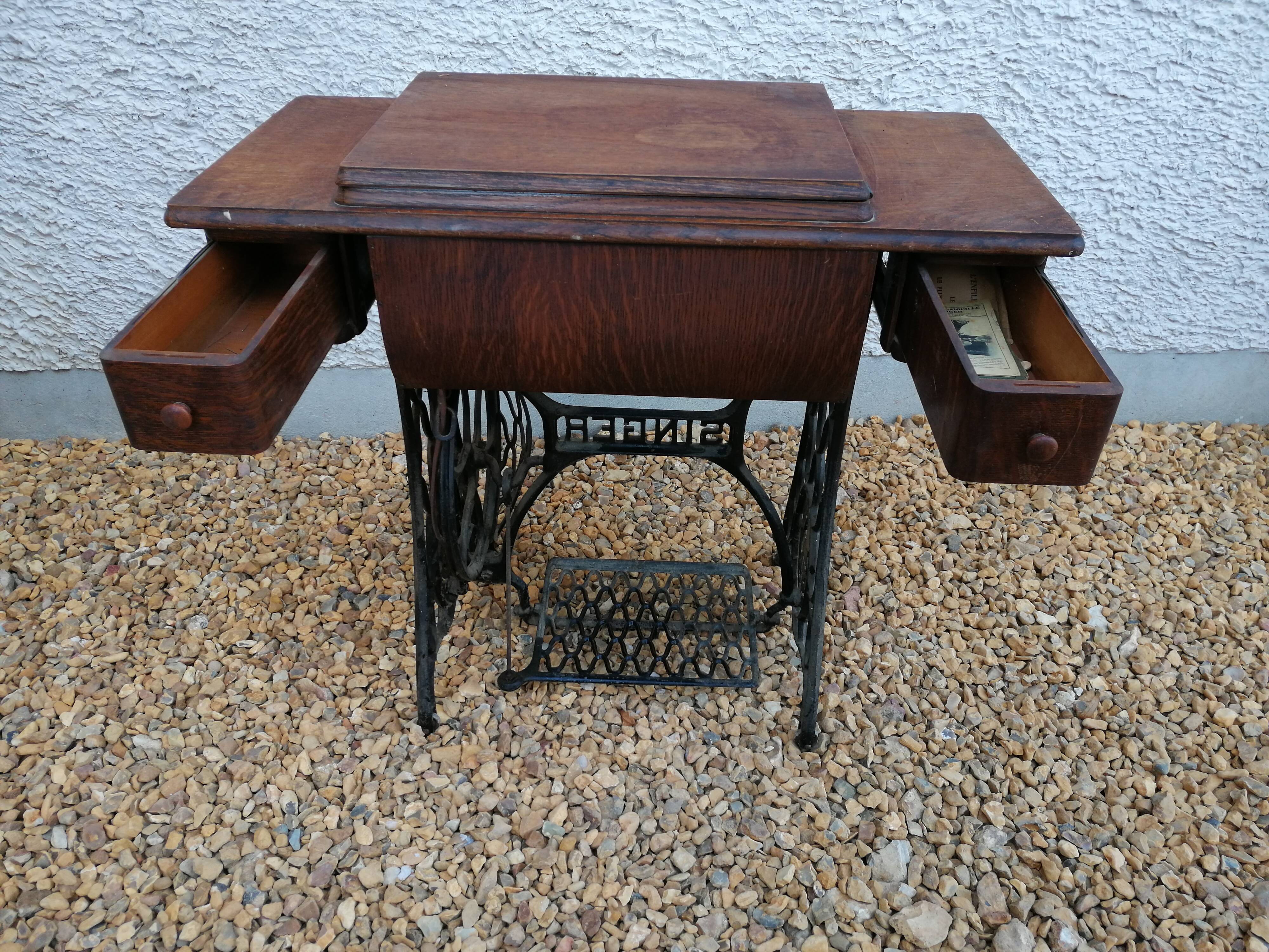 Ancient singer sewing machine