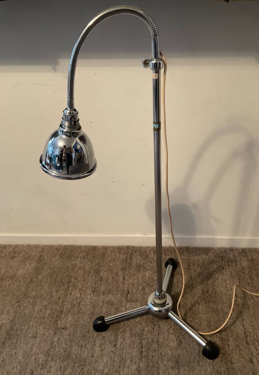 Lampadaire médical ou d’atelier des années 50-60 en métal chromé 