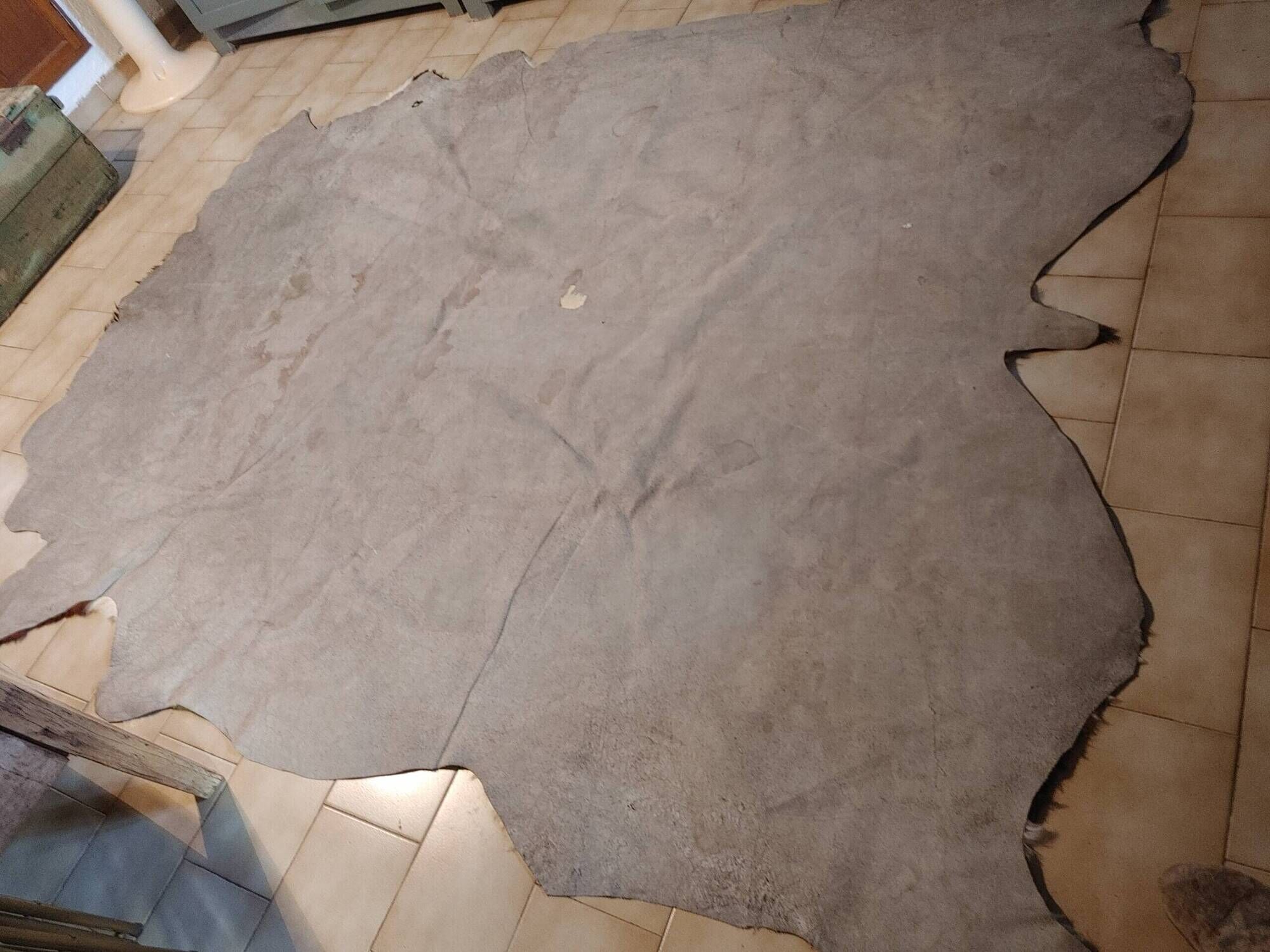Rug, Large cowhide with fairly long hair - Vintage 70's Tannerie Barjols
