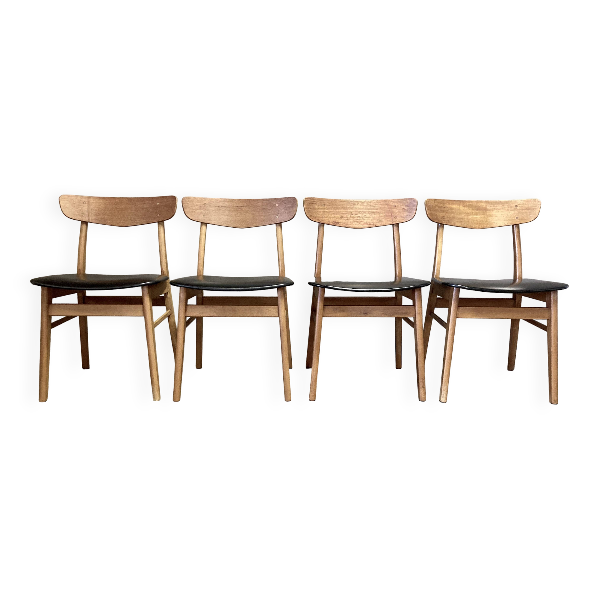 Ensemble de 4 chaises "design scandinave" 1950.