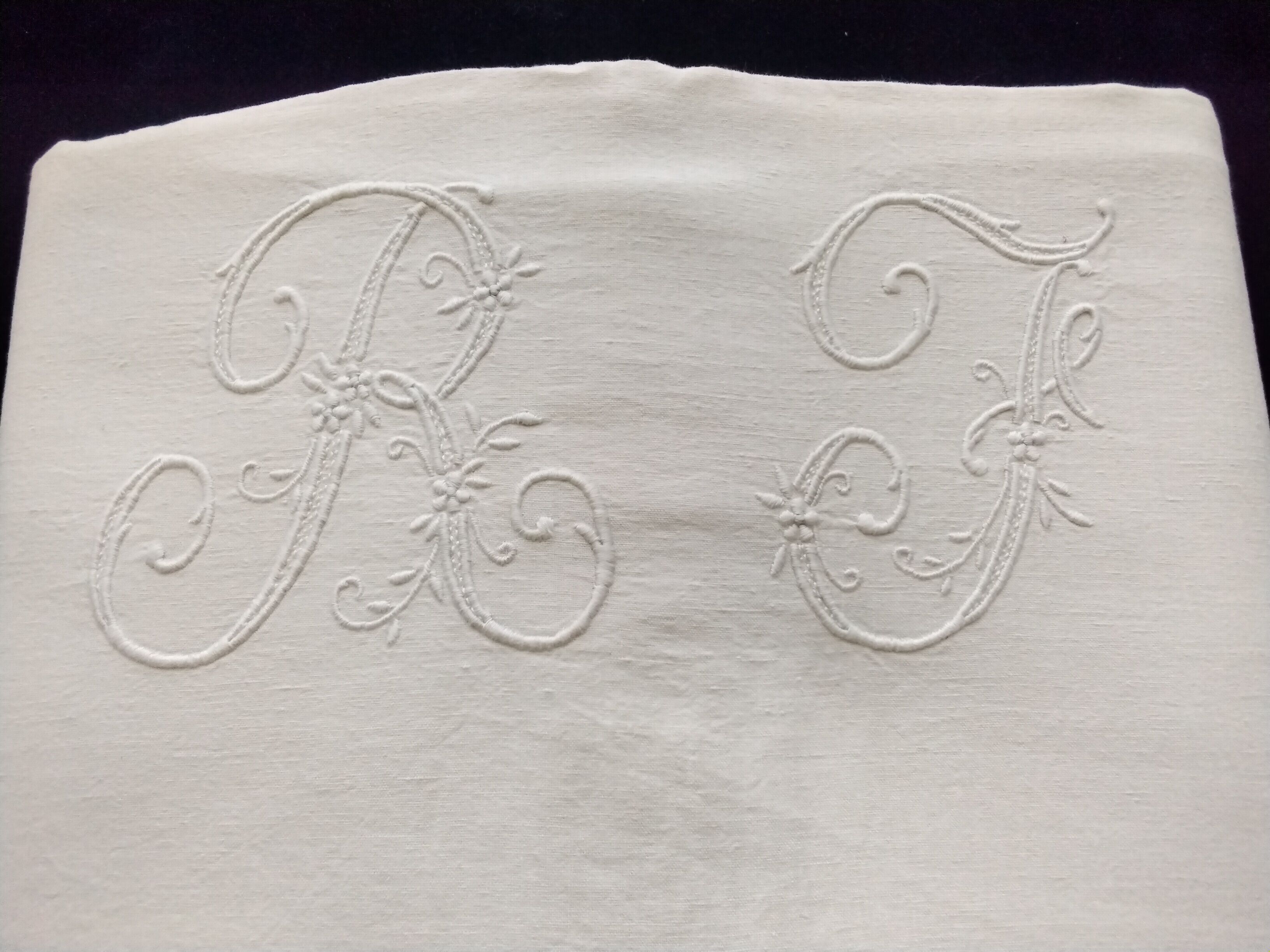 Old sheet in monogrammed cotton RF and with days 2.05 x 2.80 m