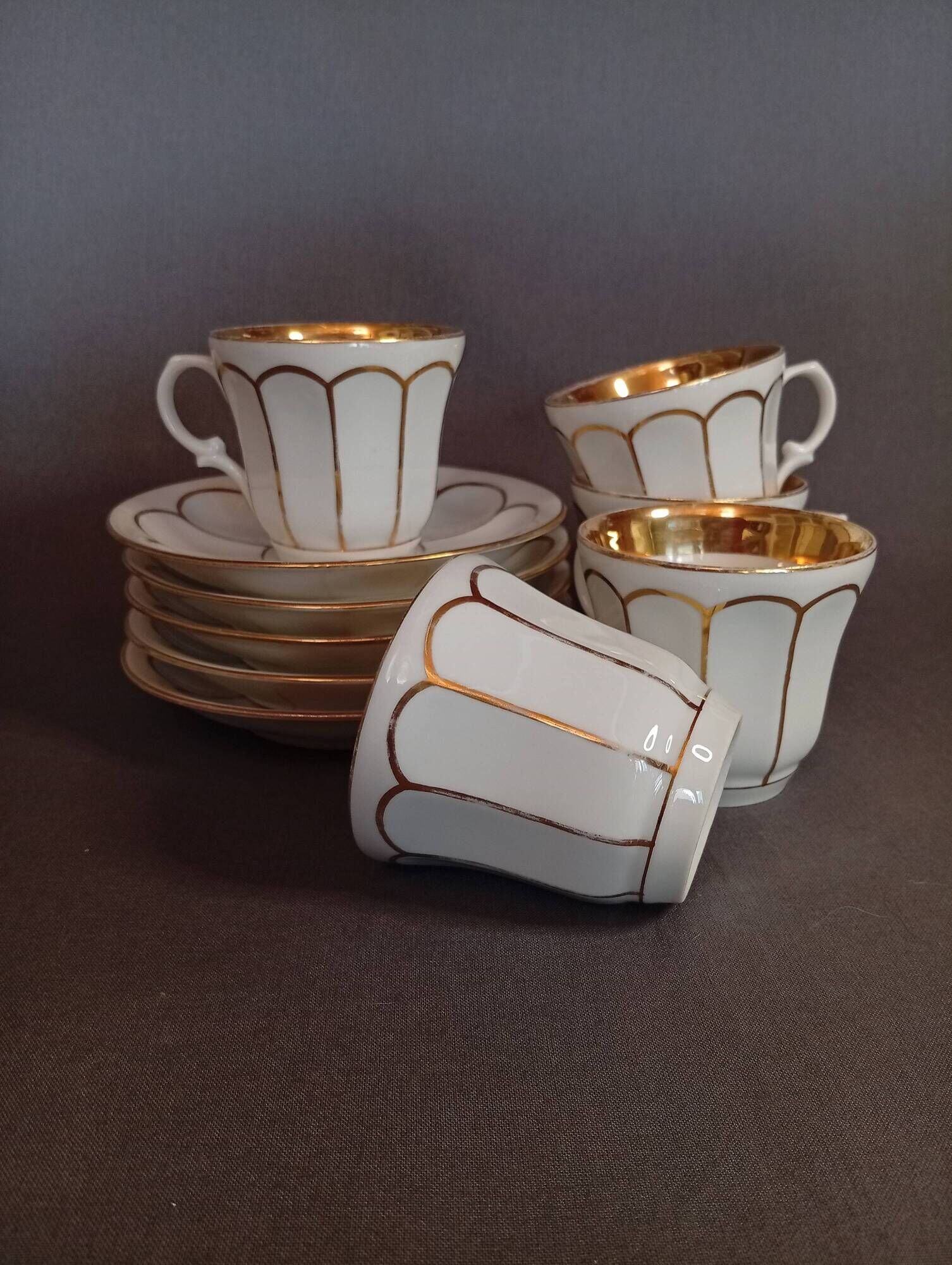 Set of 5 cups and saucers Paris Porcelain - Louis Philippe
