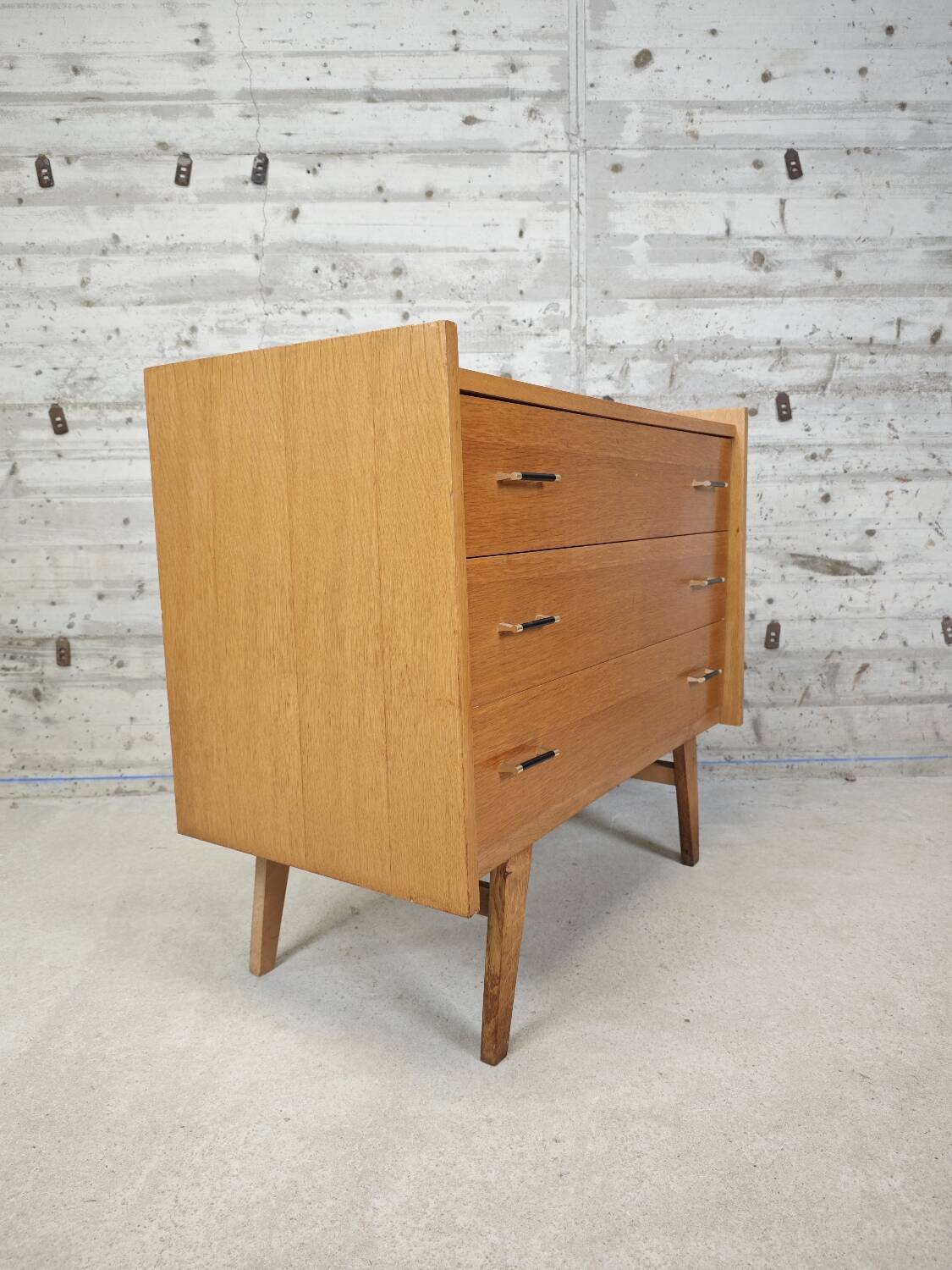 Vintage chest of drawers in light wood
