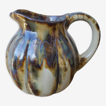 Ceramic pitcher in the shape of a coloquinte melo.