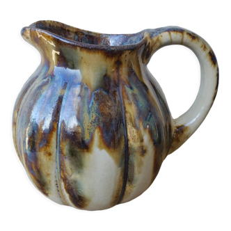 Ceramic pitcher in the shape of a coloquinte melo.